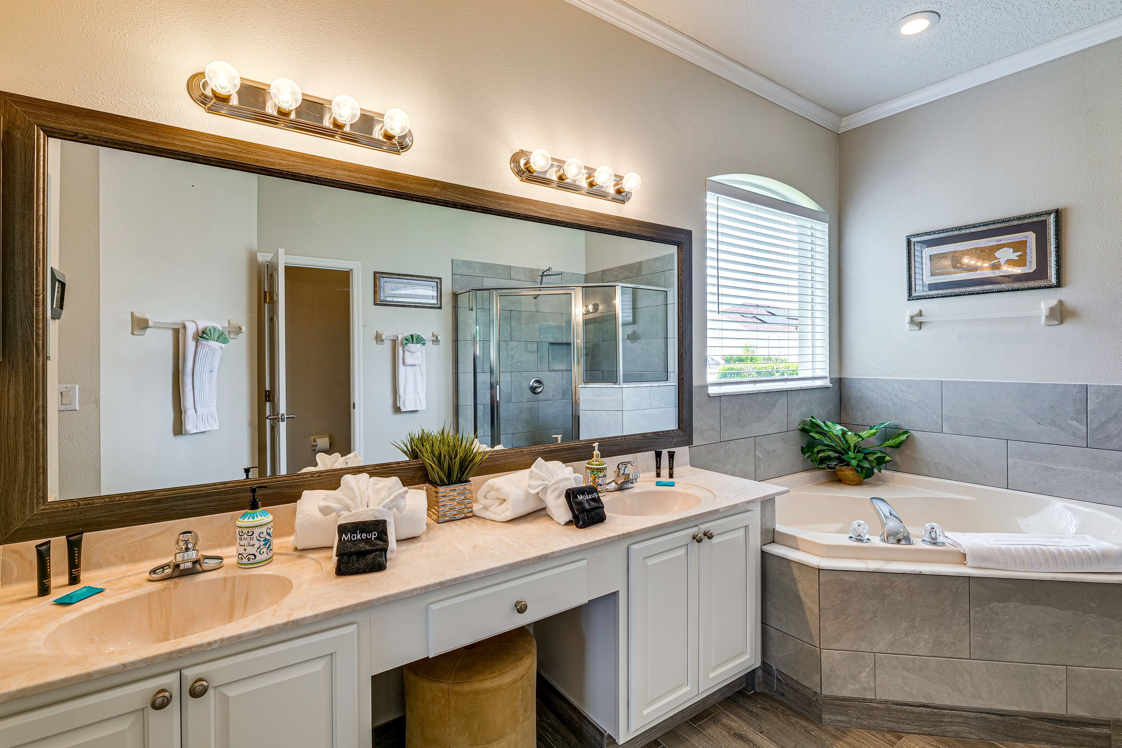 Full Bathroom | 1st Floor
