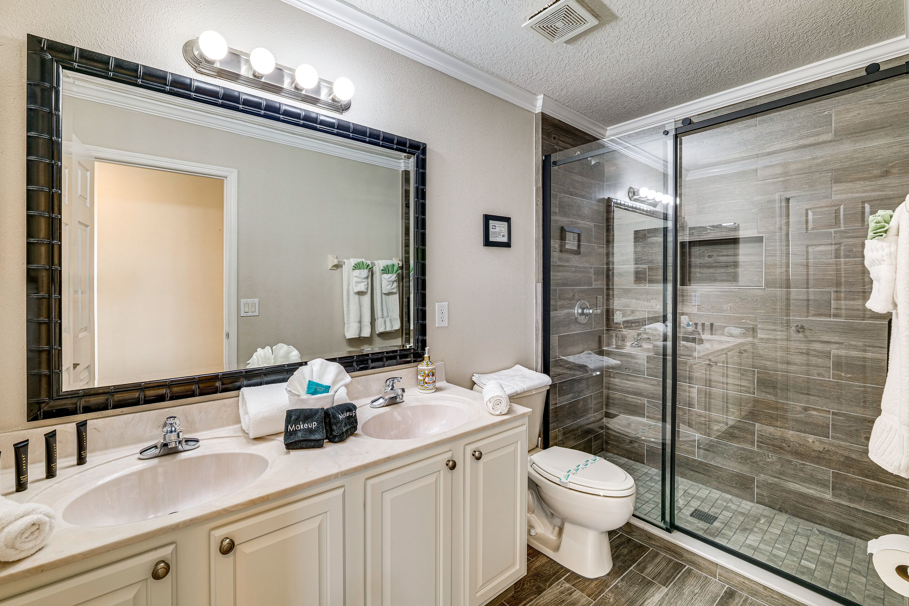 Full Bathroom | 2nd Floor