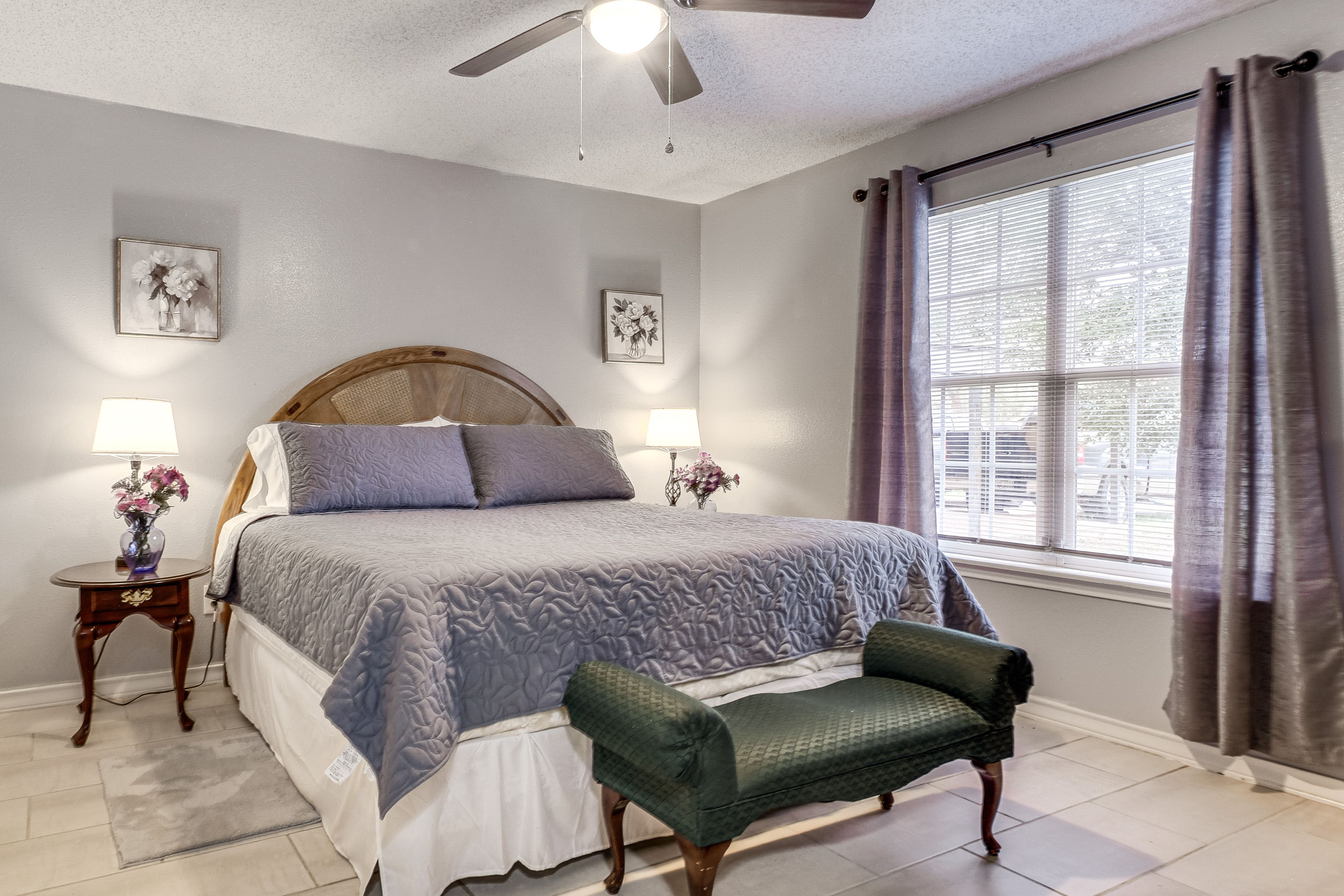 Bedroom 1 | Queen Bed