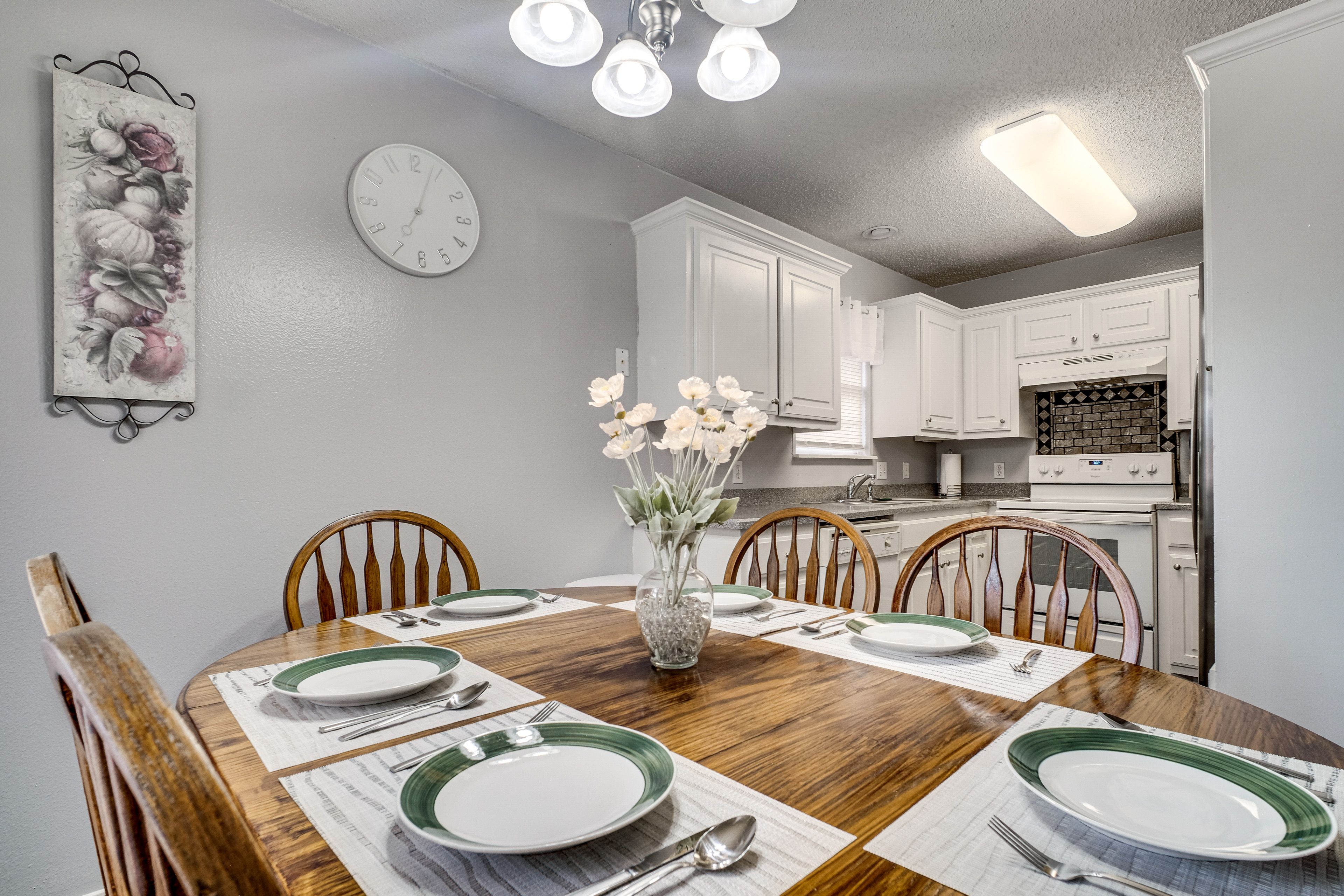 Dining Area | Dishware/Flatware
