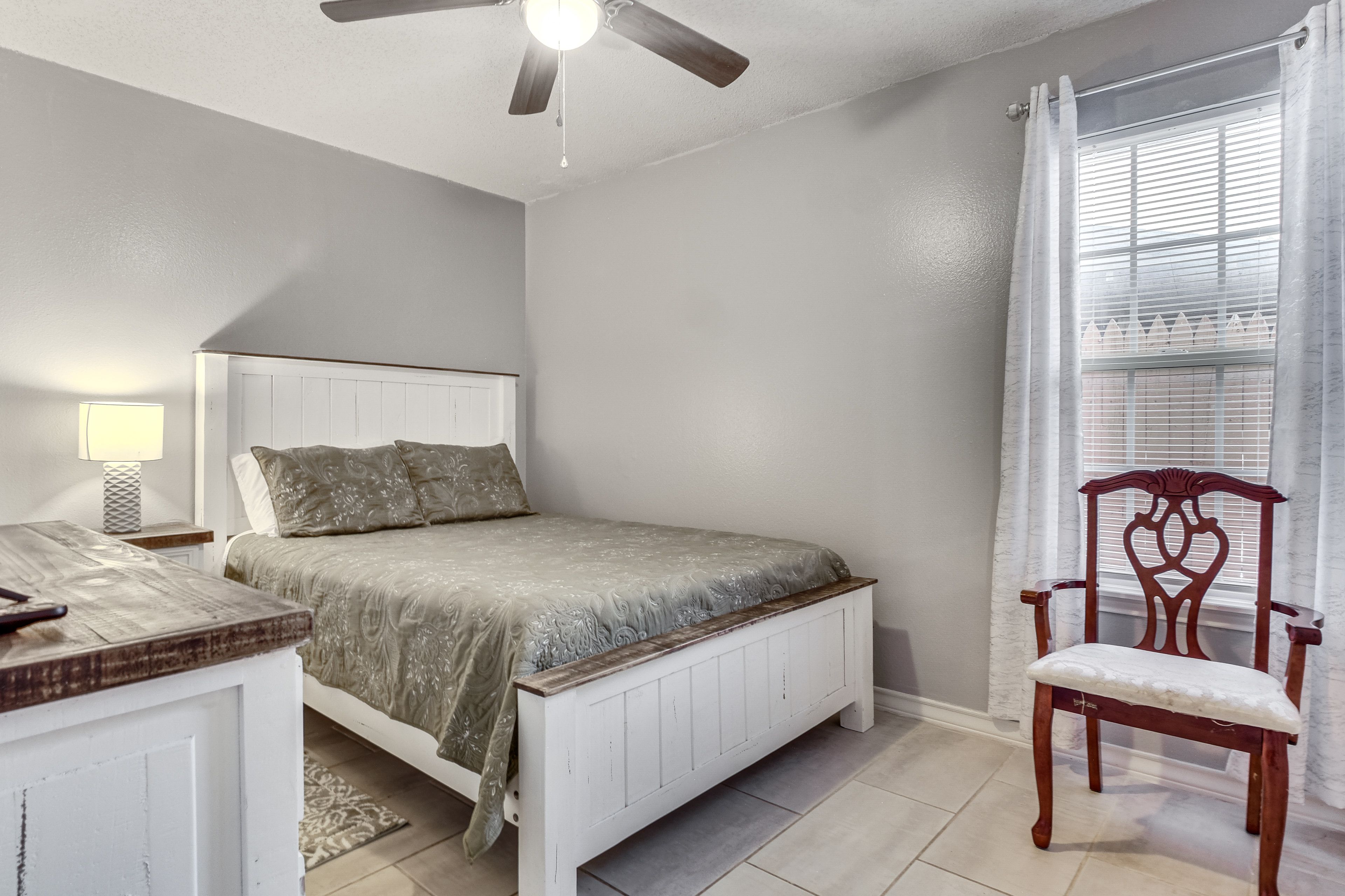 Bedroom 3 | Queen Bed