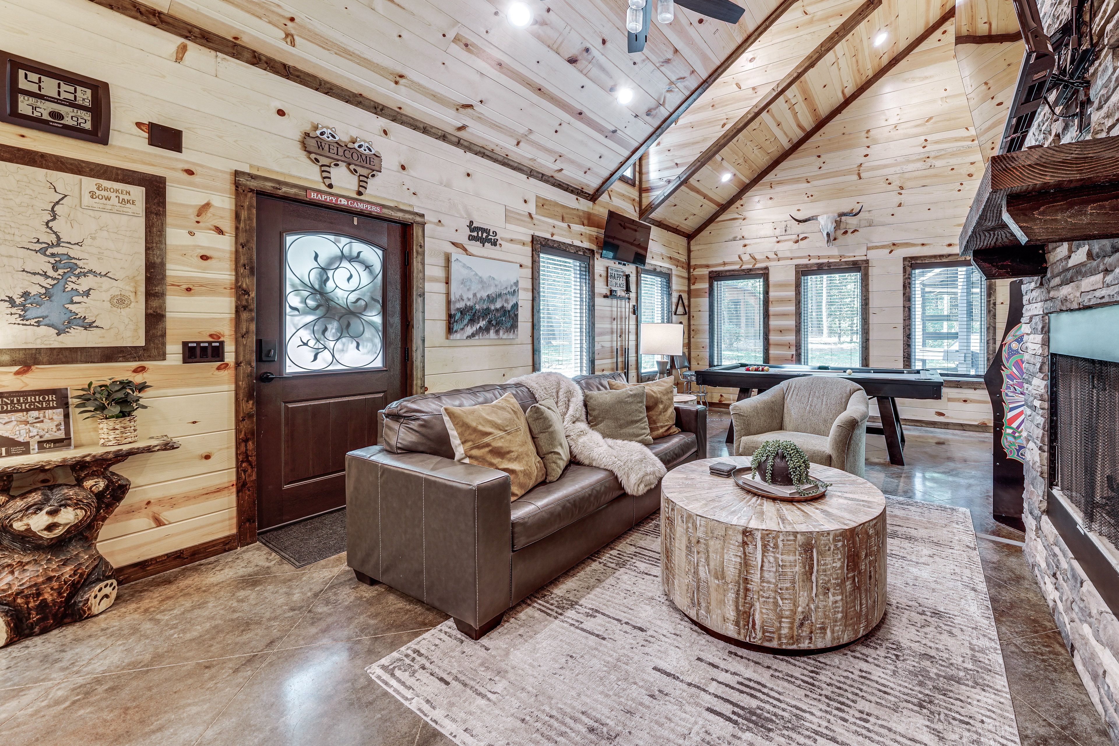 Living Room | Queen Sleeper Sofa | Pool Table | Arcade Console