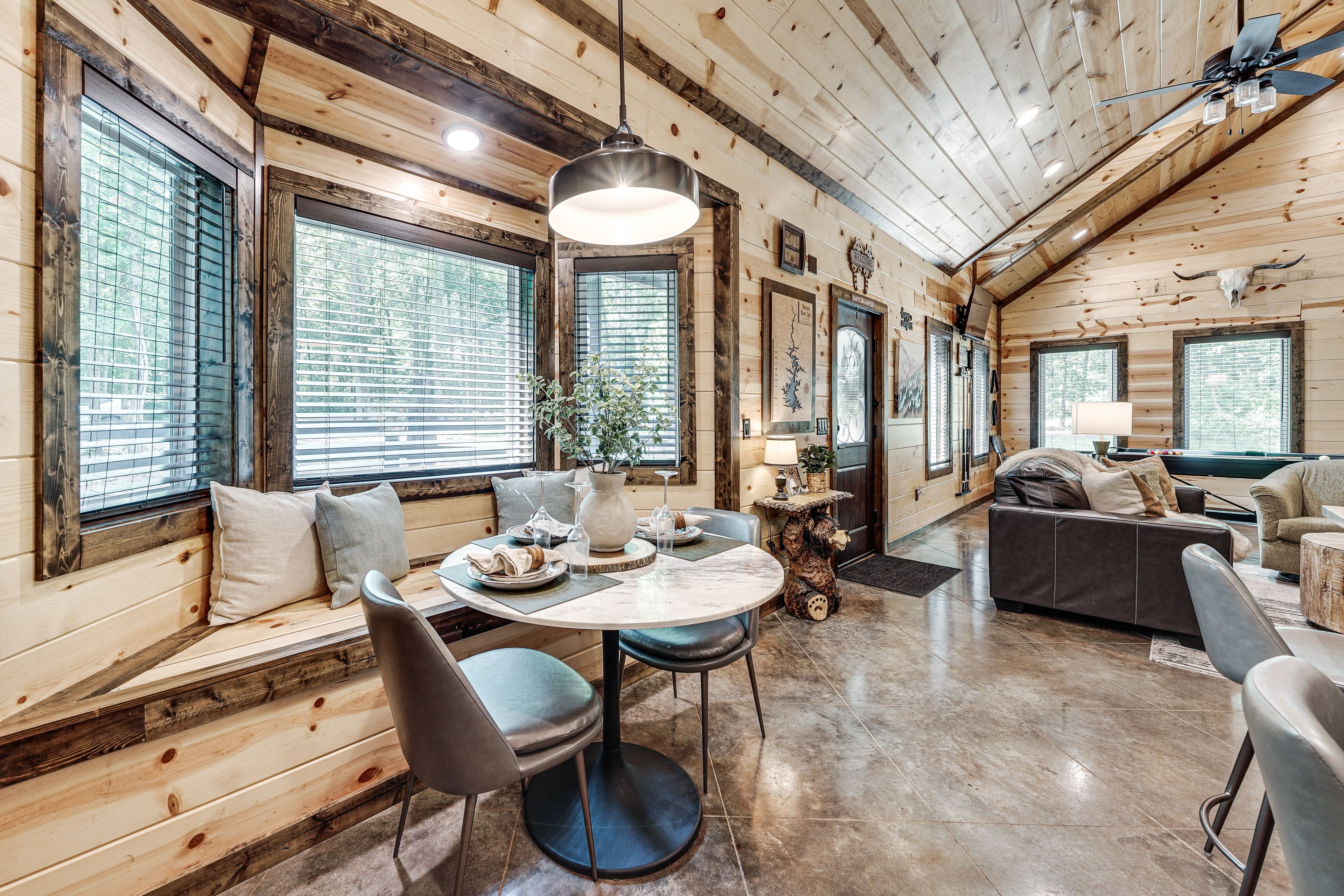Dining Area | Dishes & Flatware Provided