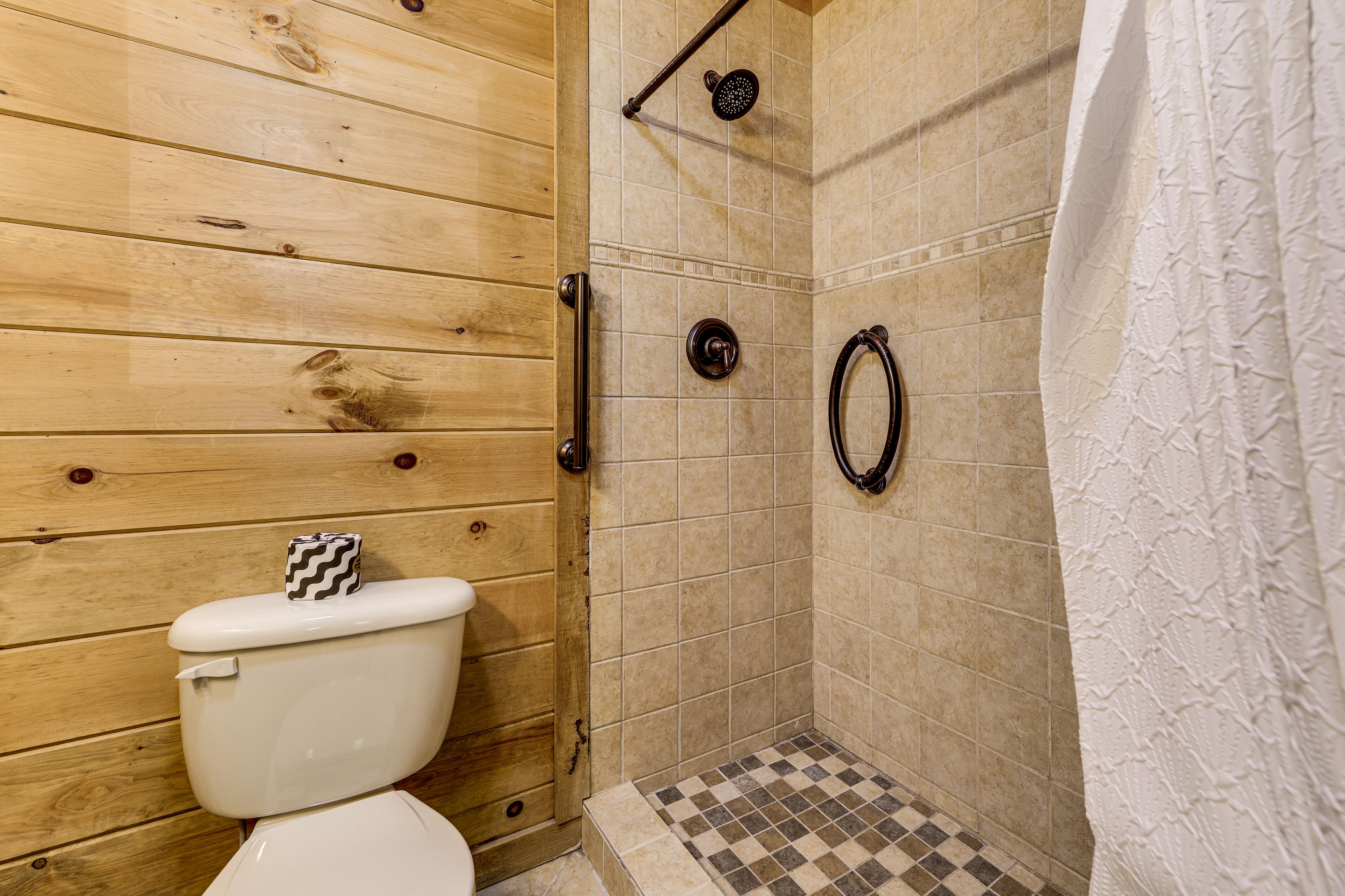 Full Bathroom | Main Floor