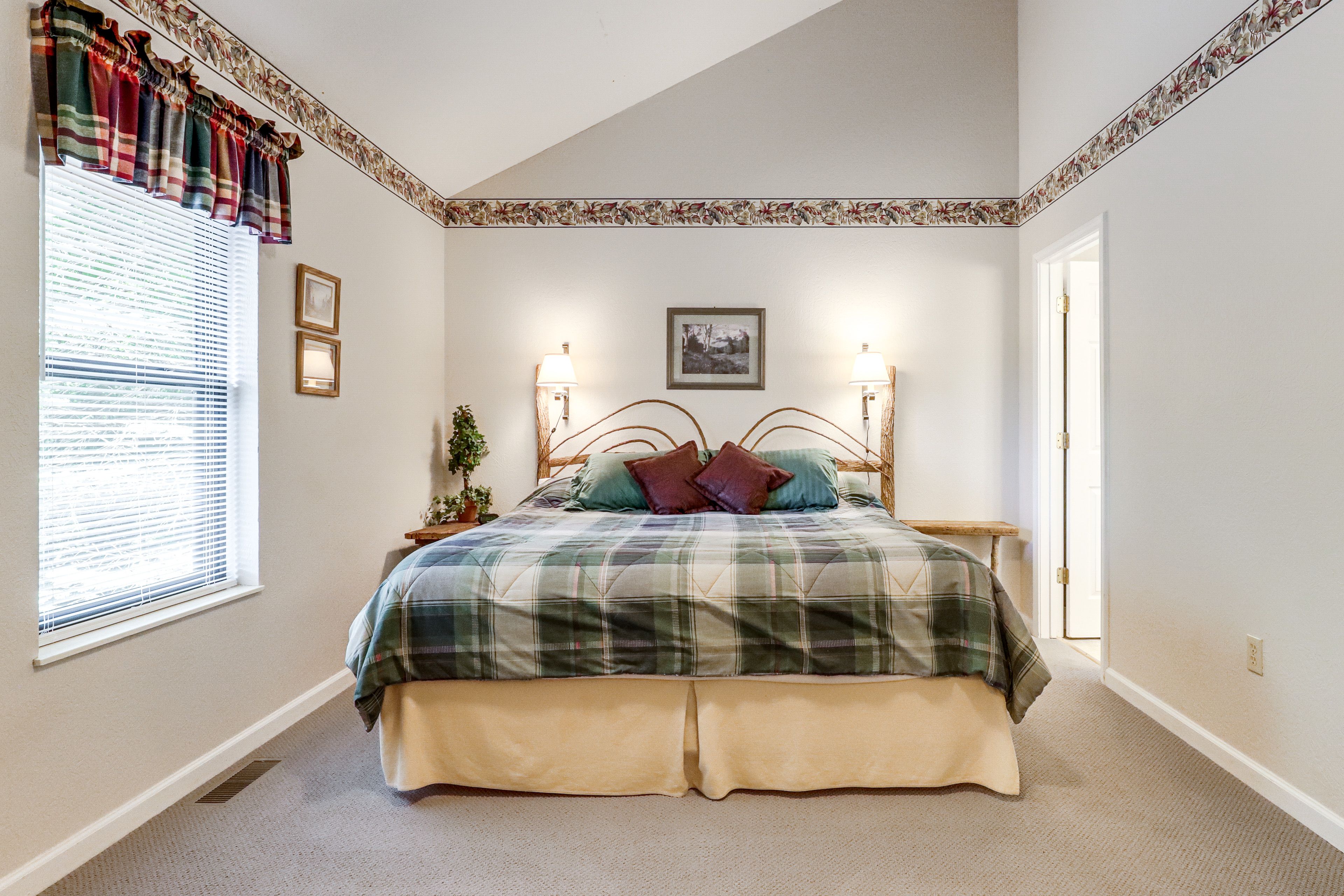 Bedroom 1 | Main Level | King Bed
