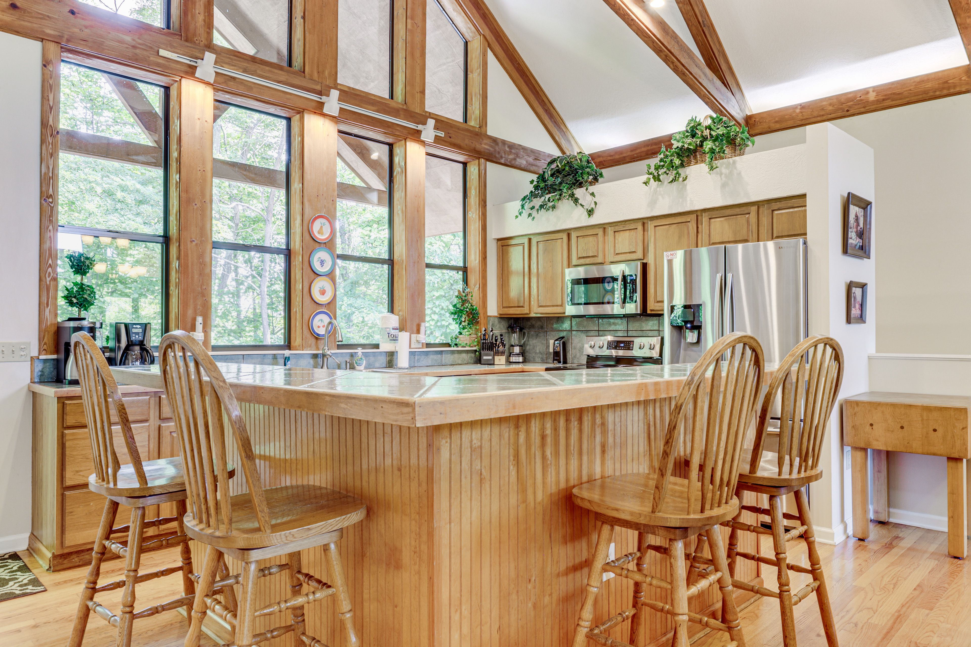 Breakfast Bar | Main Level