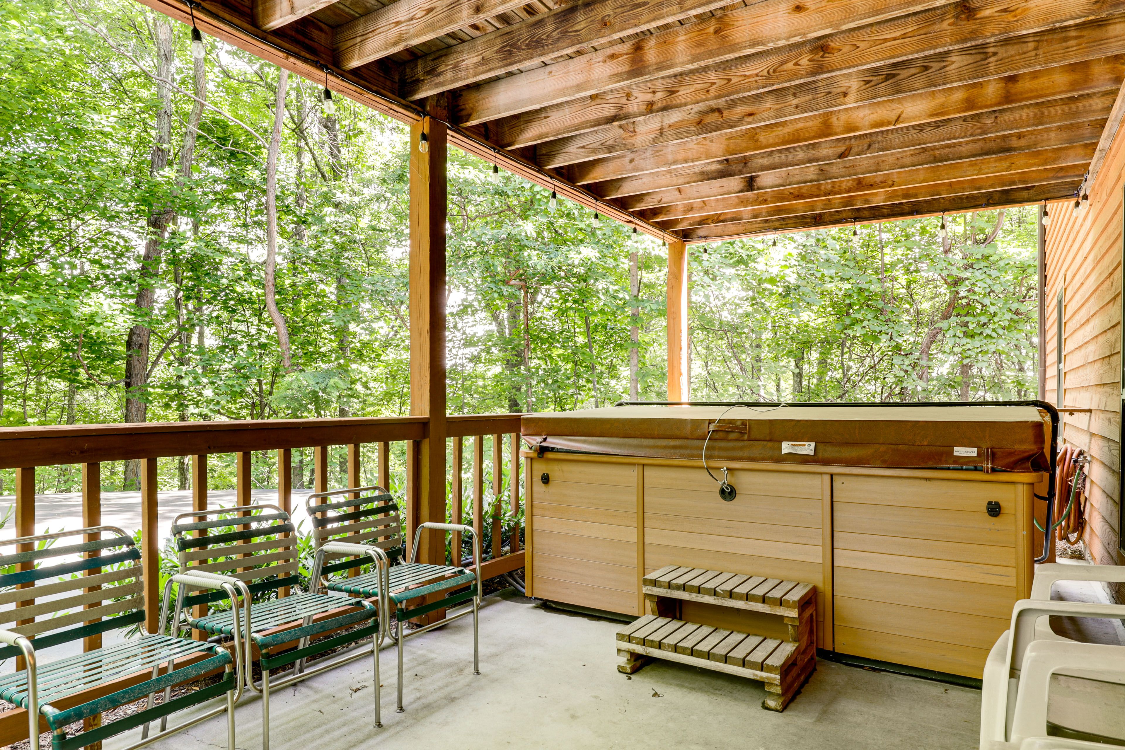 Gatlinburg Vacation Rental | 6BR | 6BA | 3,500 Sq Ft