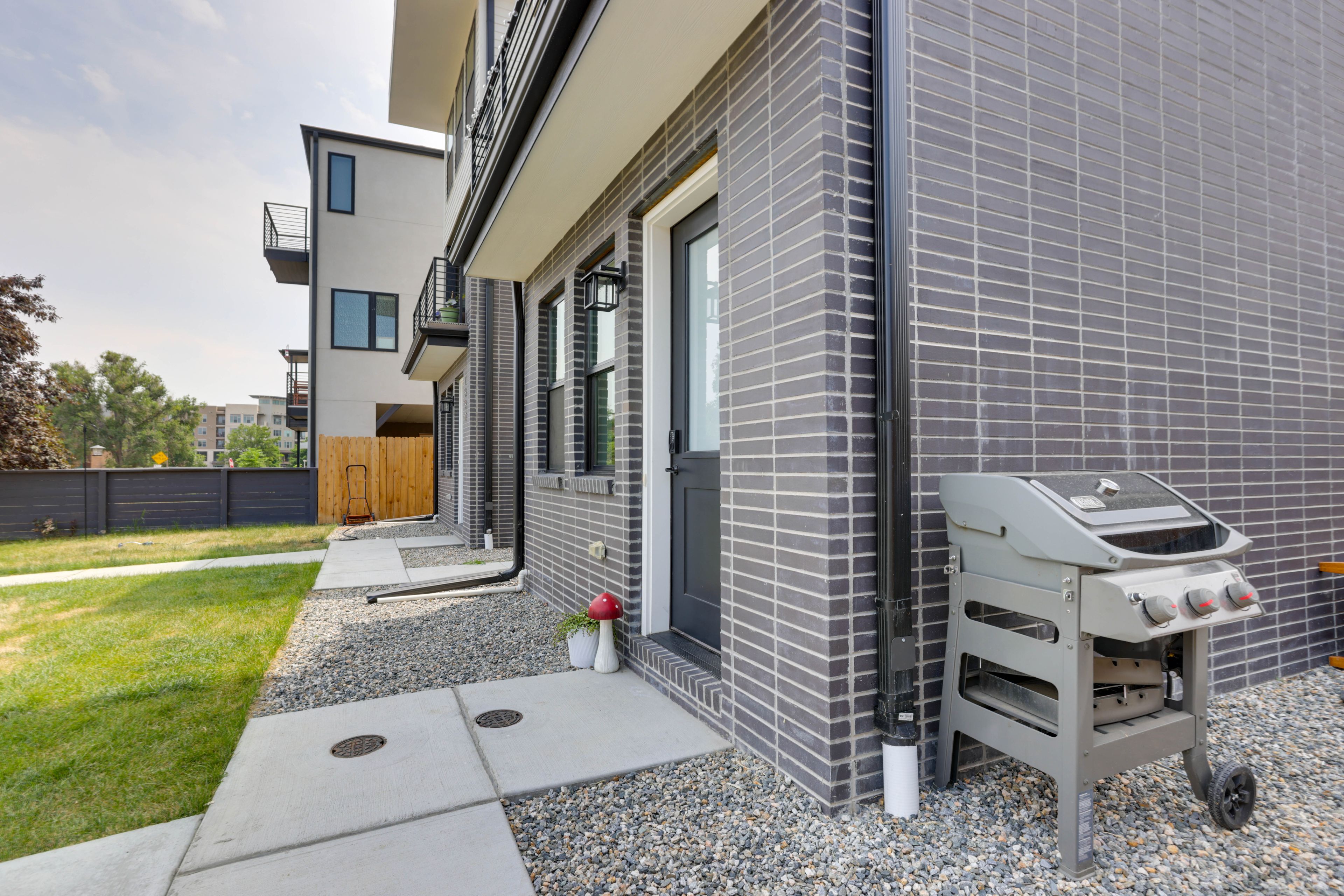 Exterior | Grill | Shared Yard