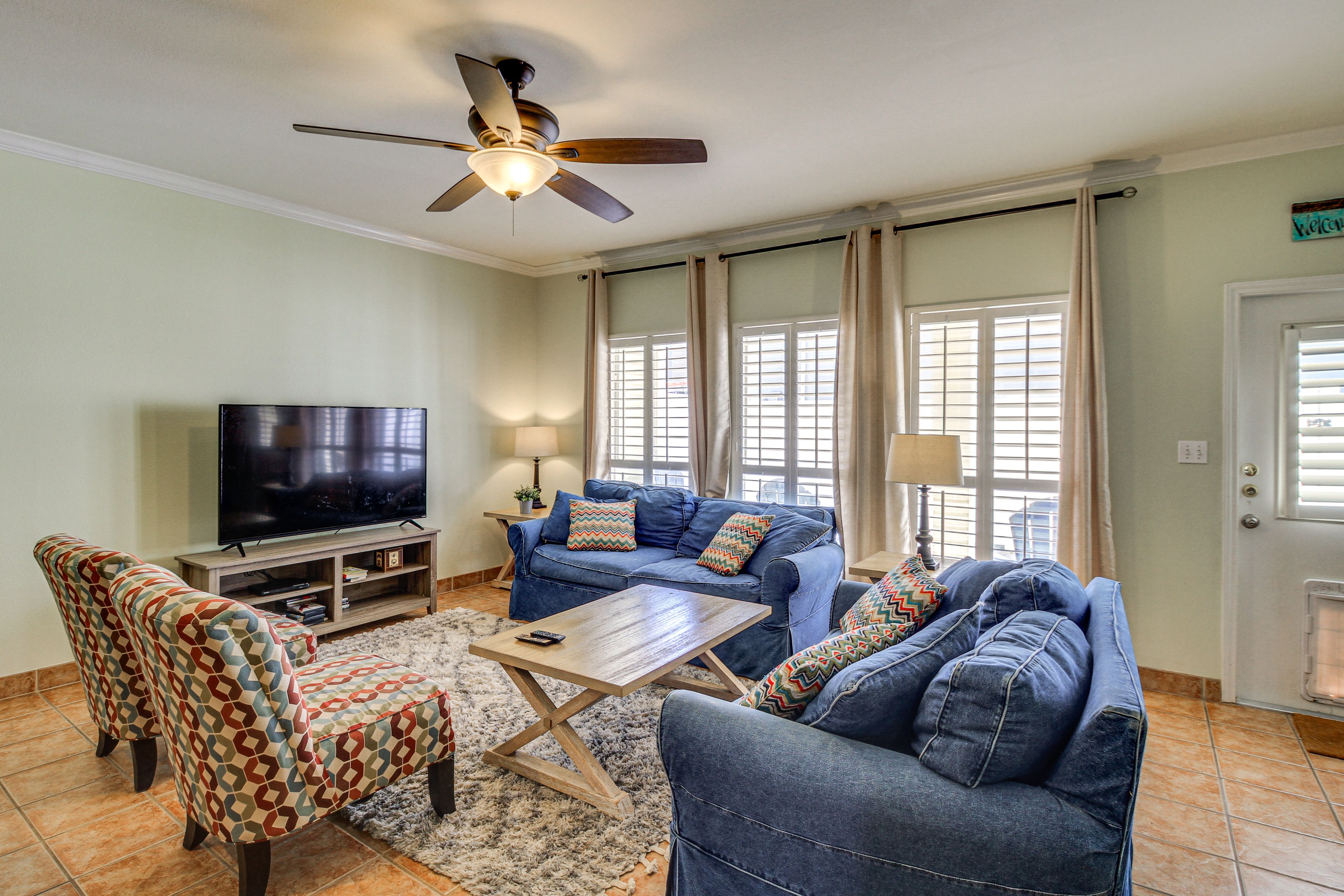 Living Room | Smart TV