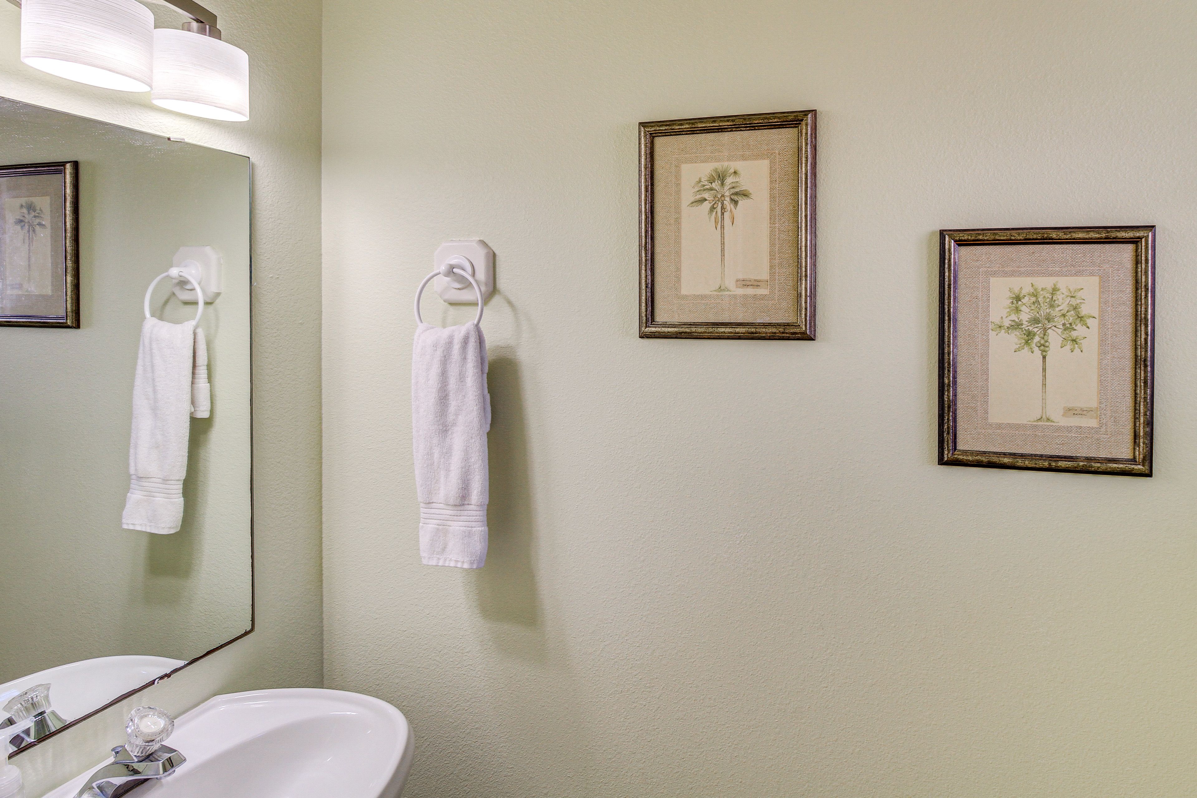Half Bathroom | 1st Floor