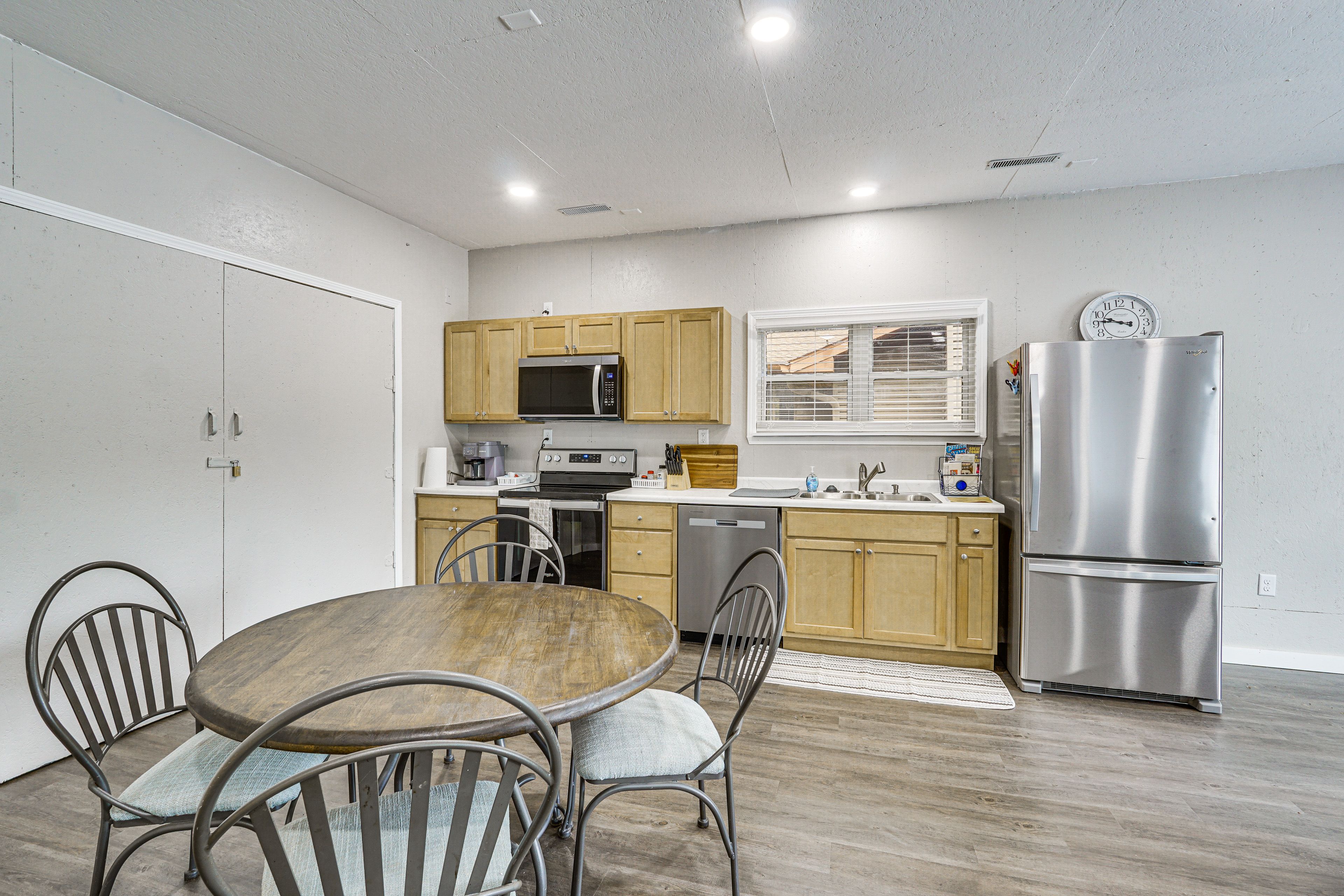 Kitchen & Dining Area | Single-Story Home