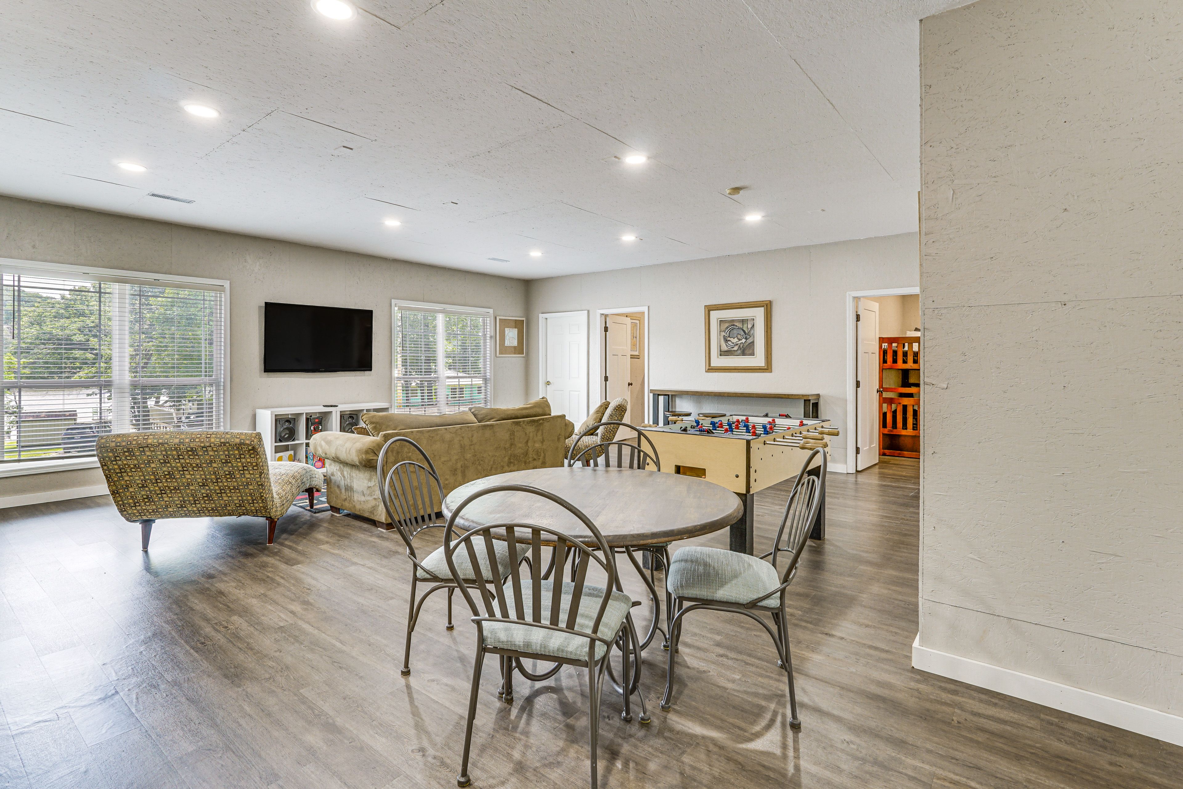 Dining Area | Dishes & Flatware Provided