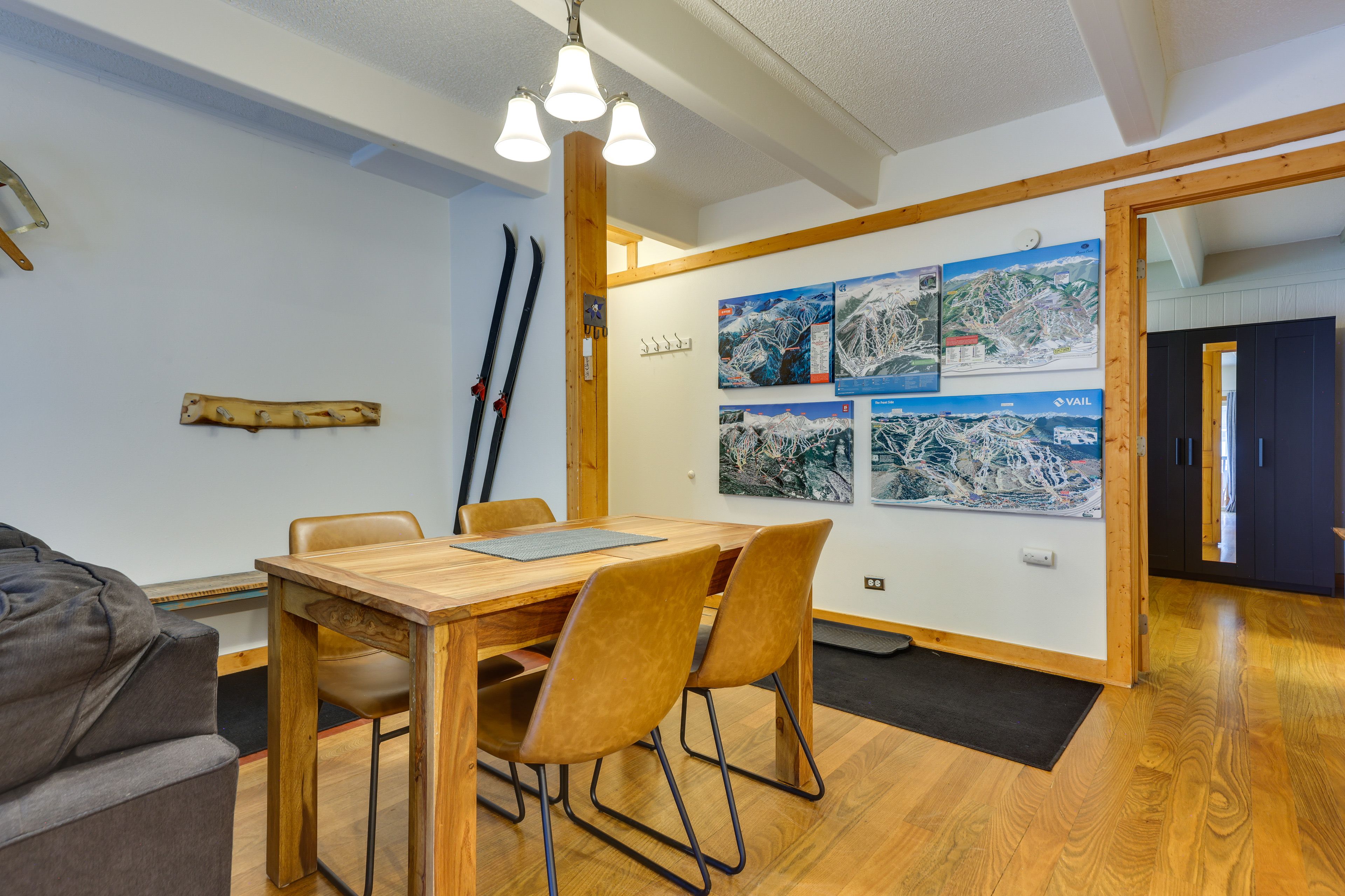 Dining Area | Dishware/Flatware Provided