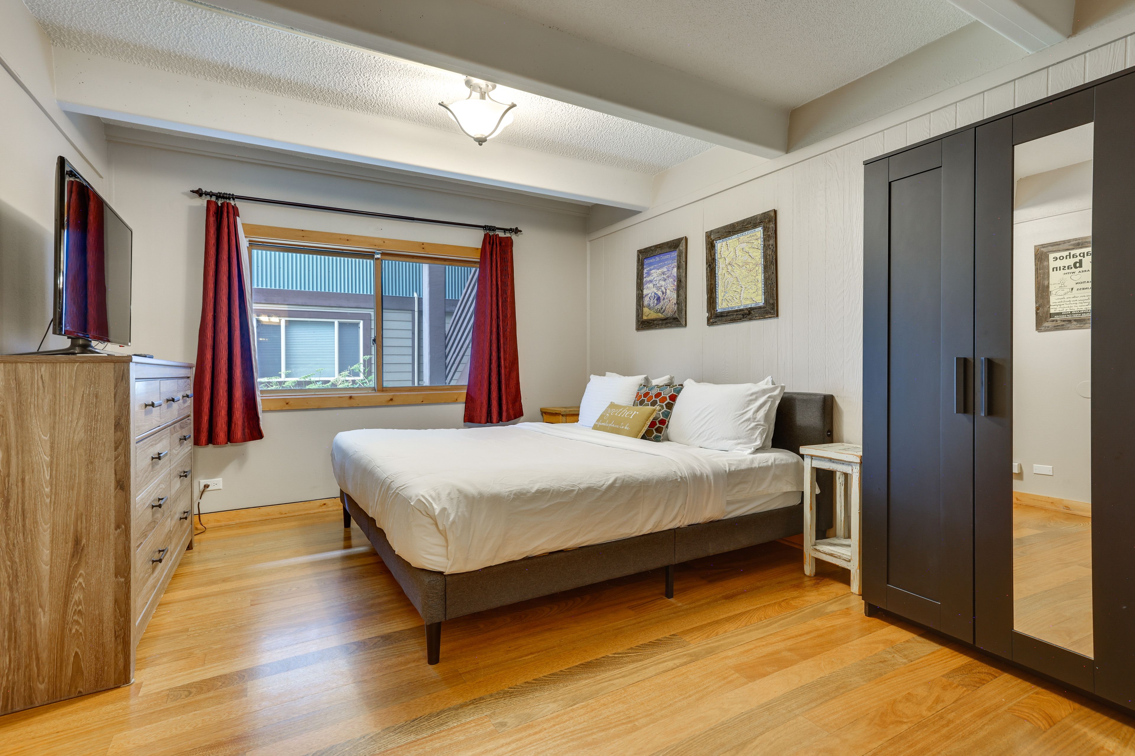 Bedroom | King Bed