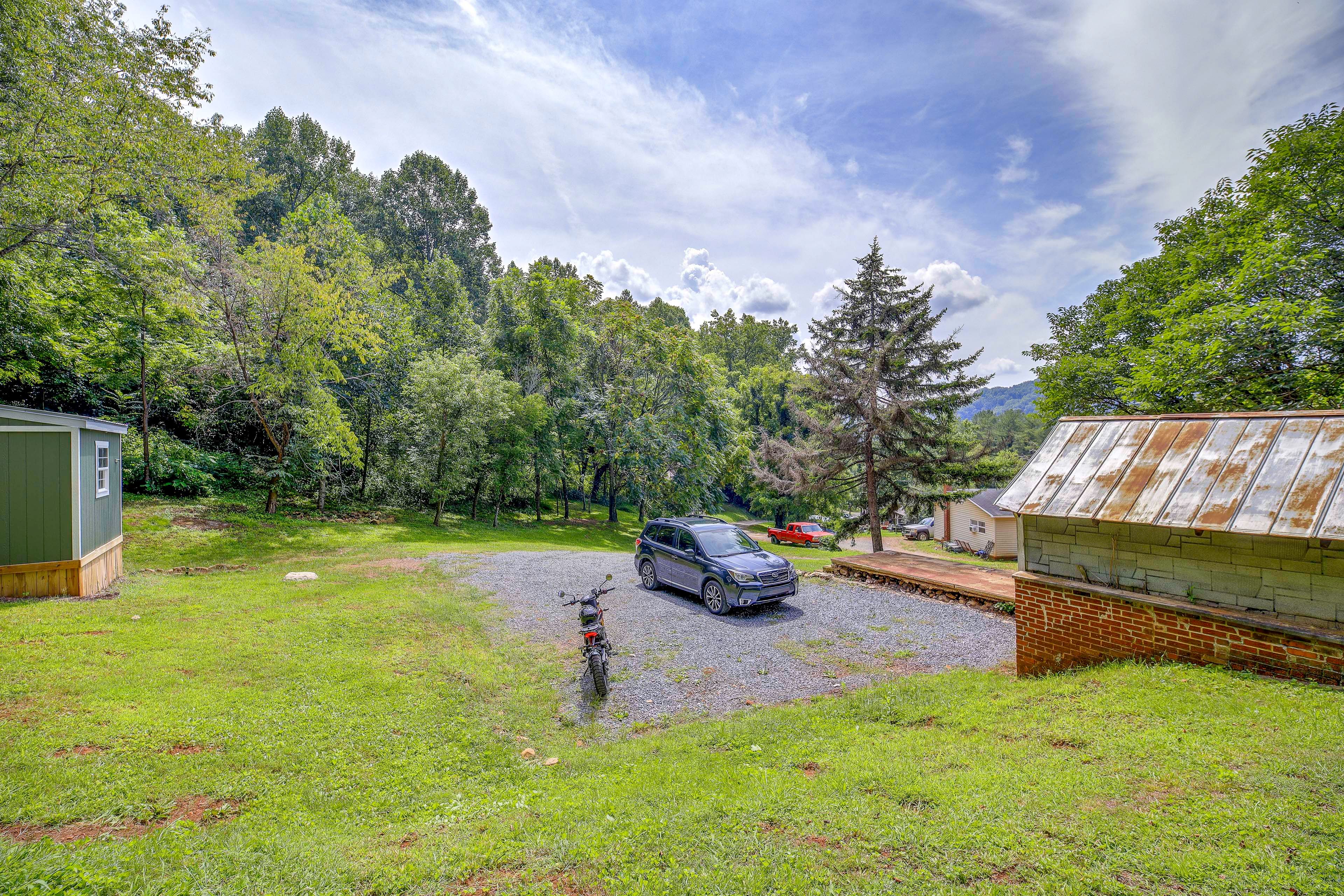 Parking | Driveway (3 Vehicles)