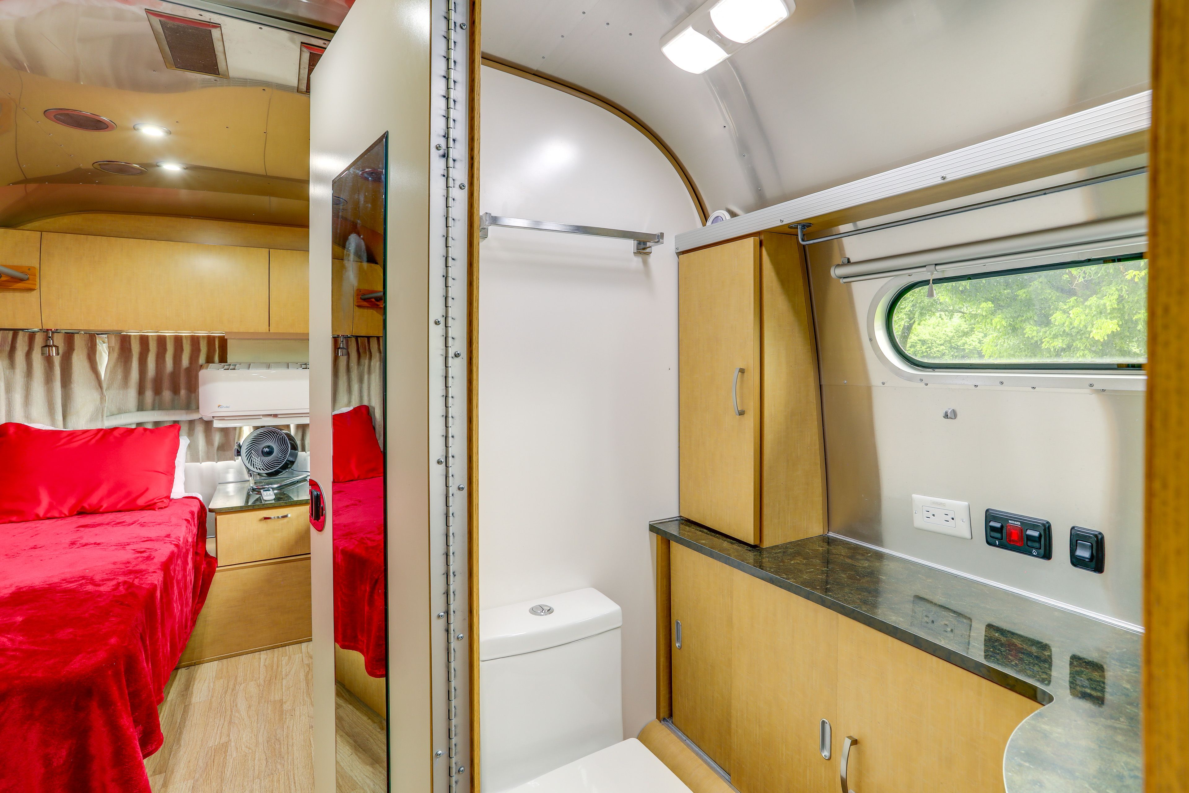 Full Bathroom | Studio 1