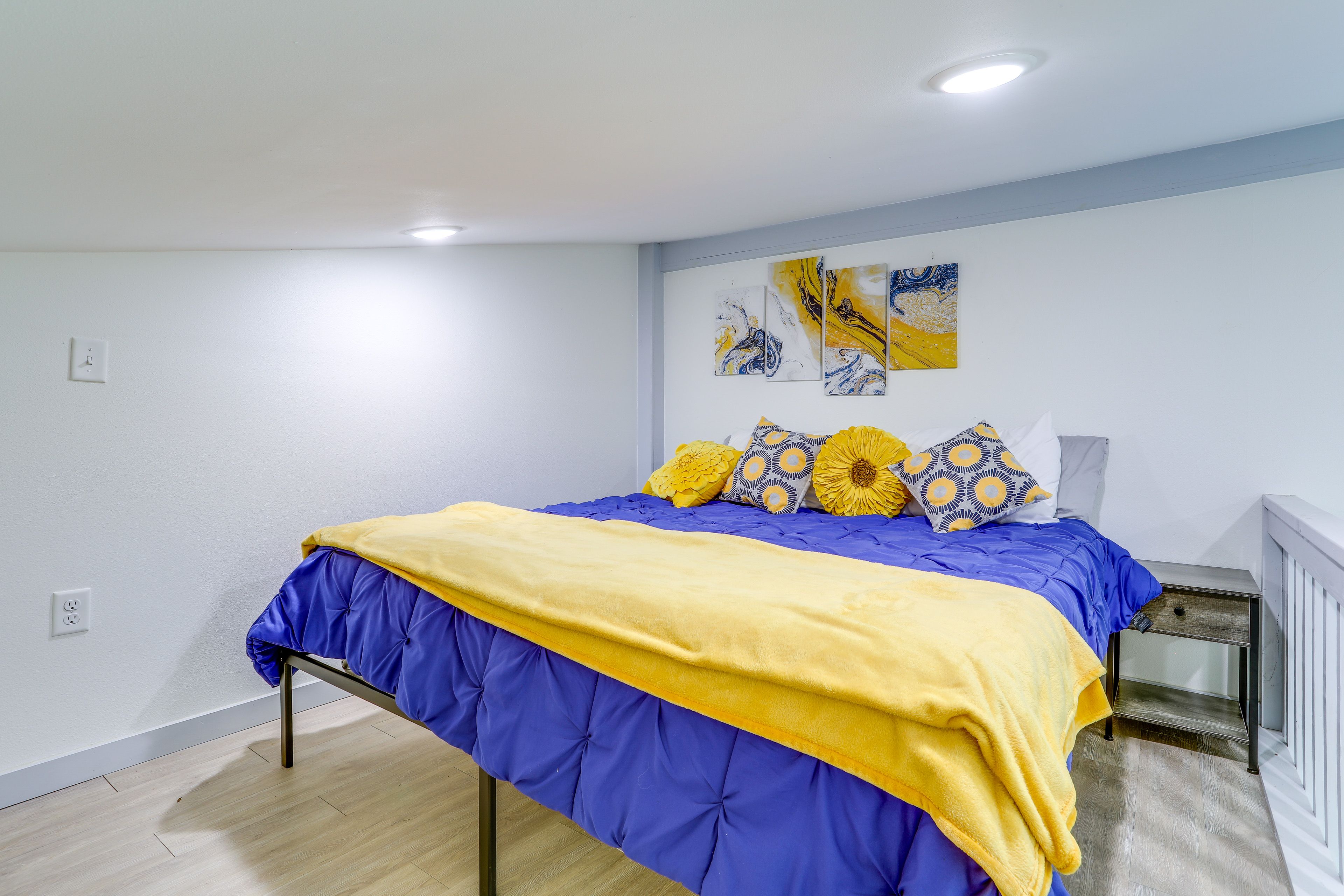 Studio 1 | Loft | King Bed