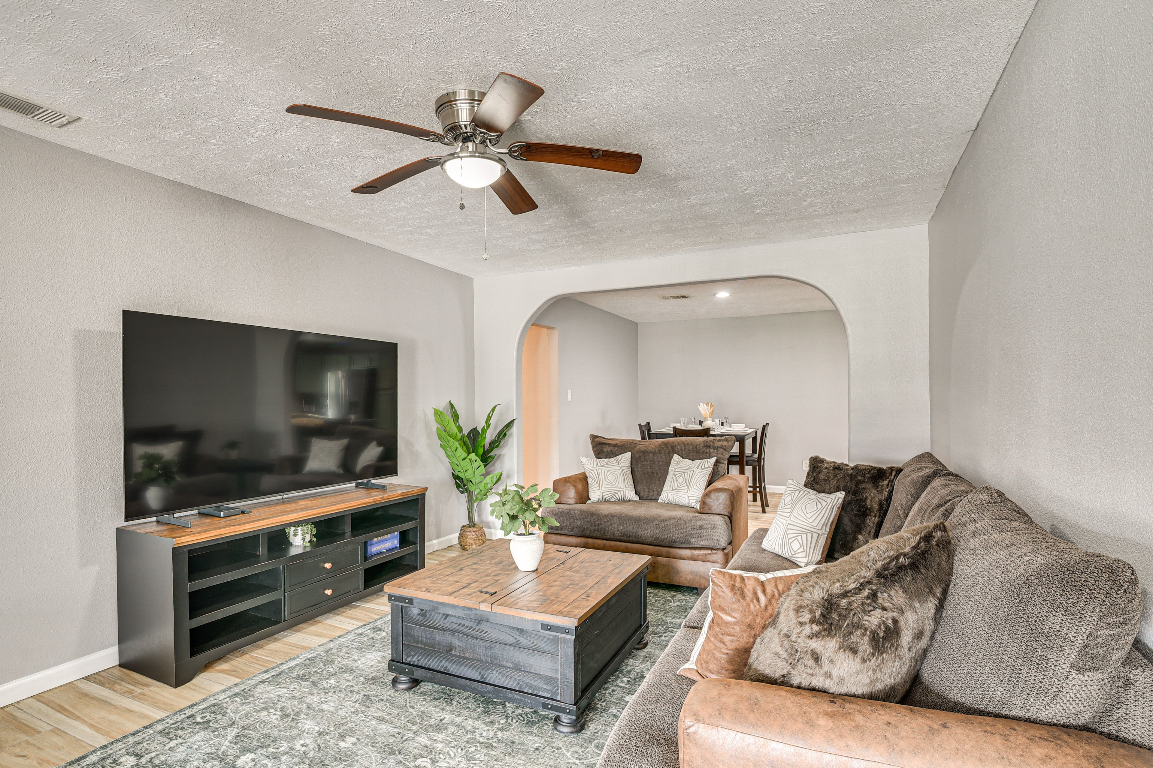 Houston Vacation Rental | 3BR | 2BA | 1,382 Sq Ft