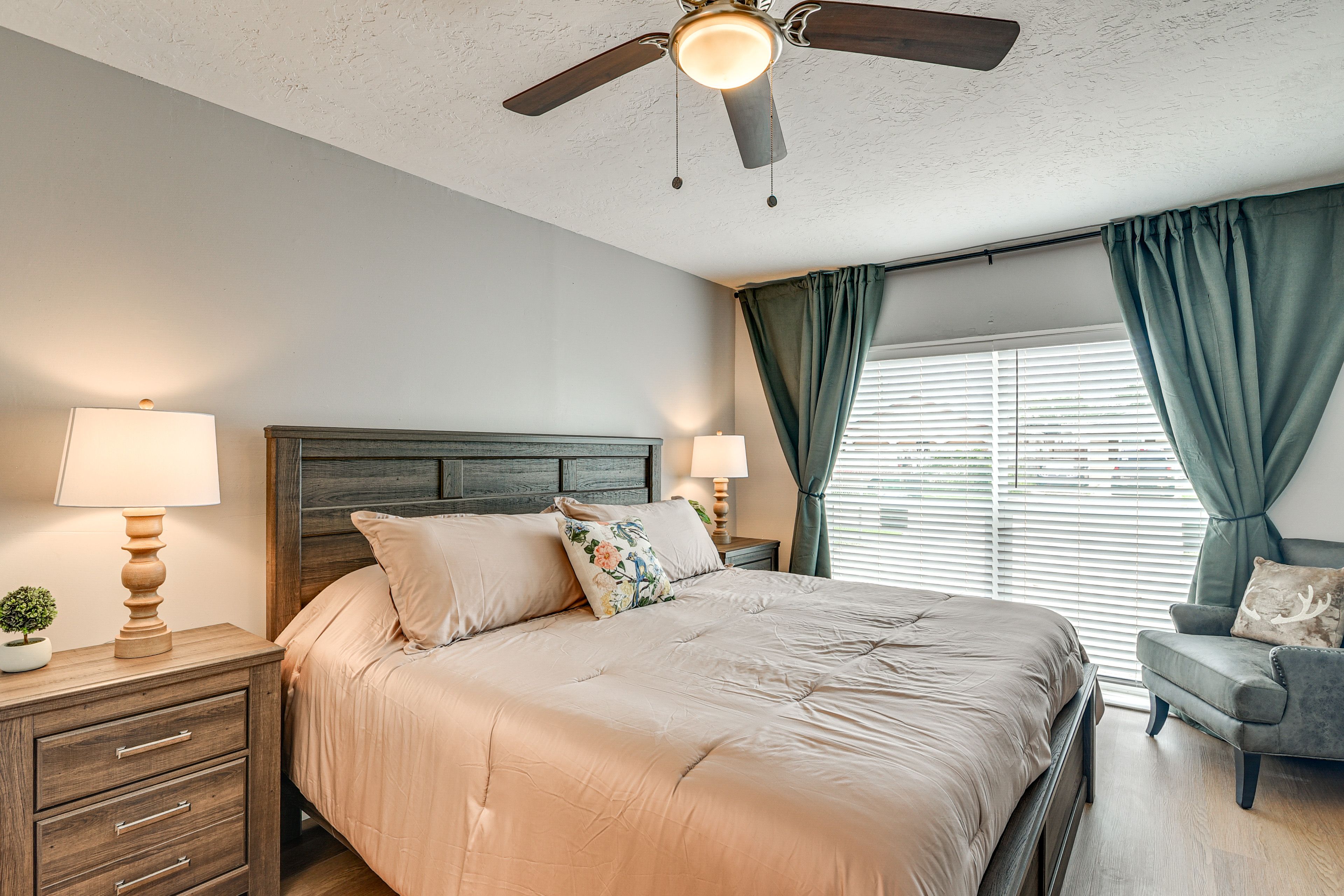 Bedroom 1 | King Bed