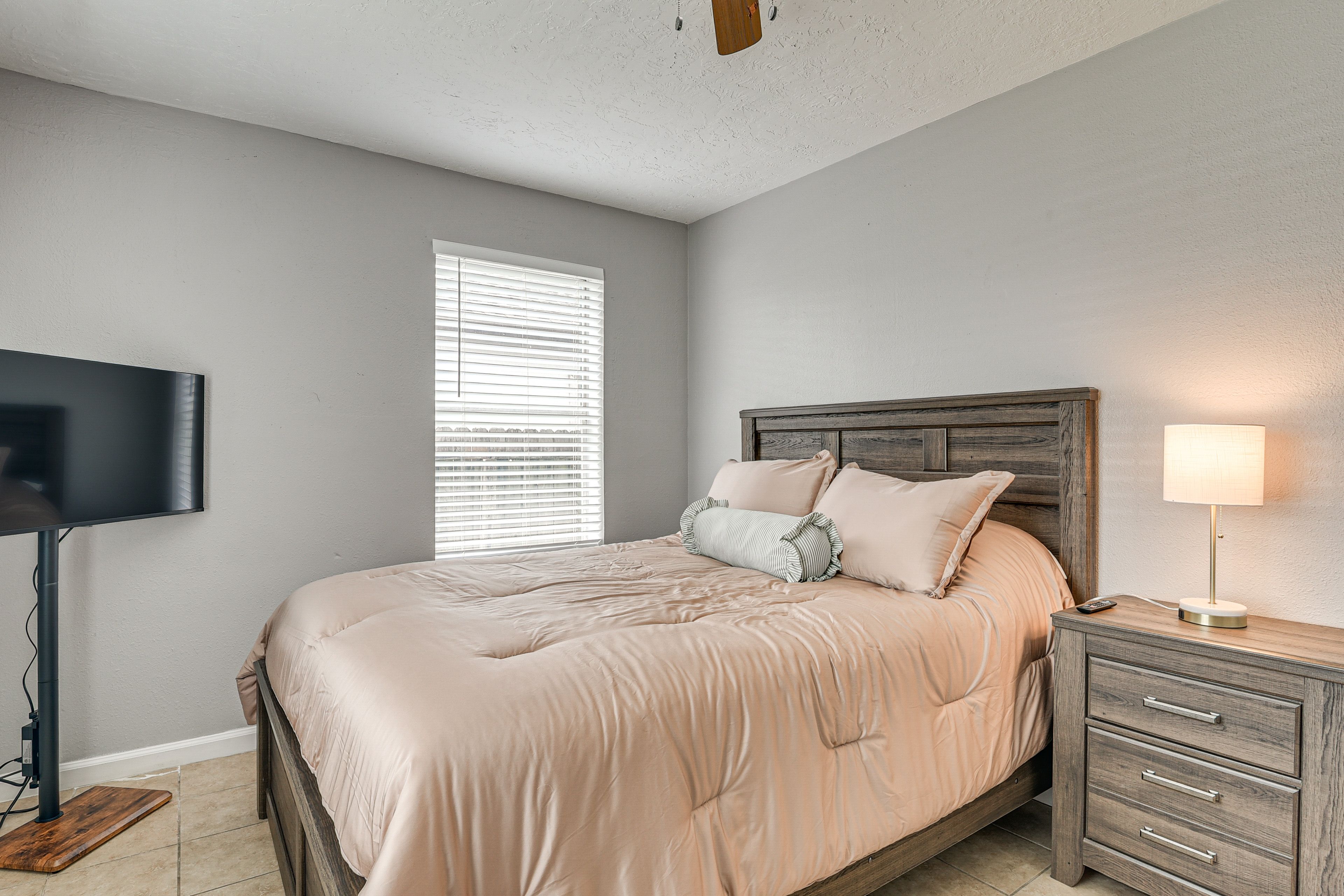 Bedroom 2 | Queen Bed