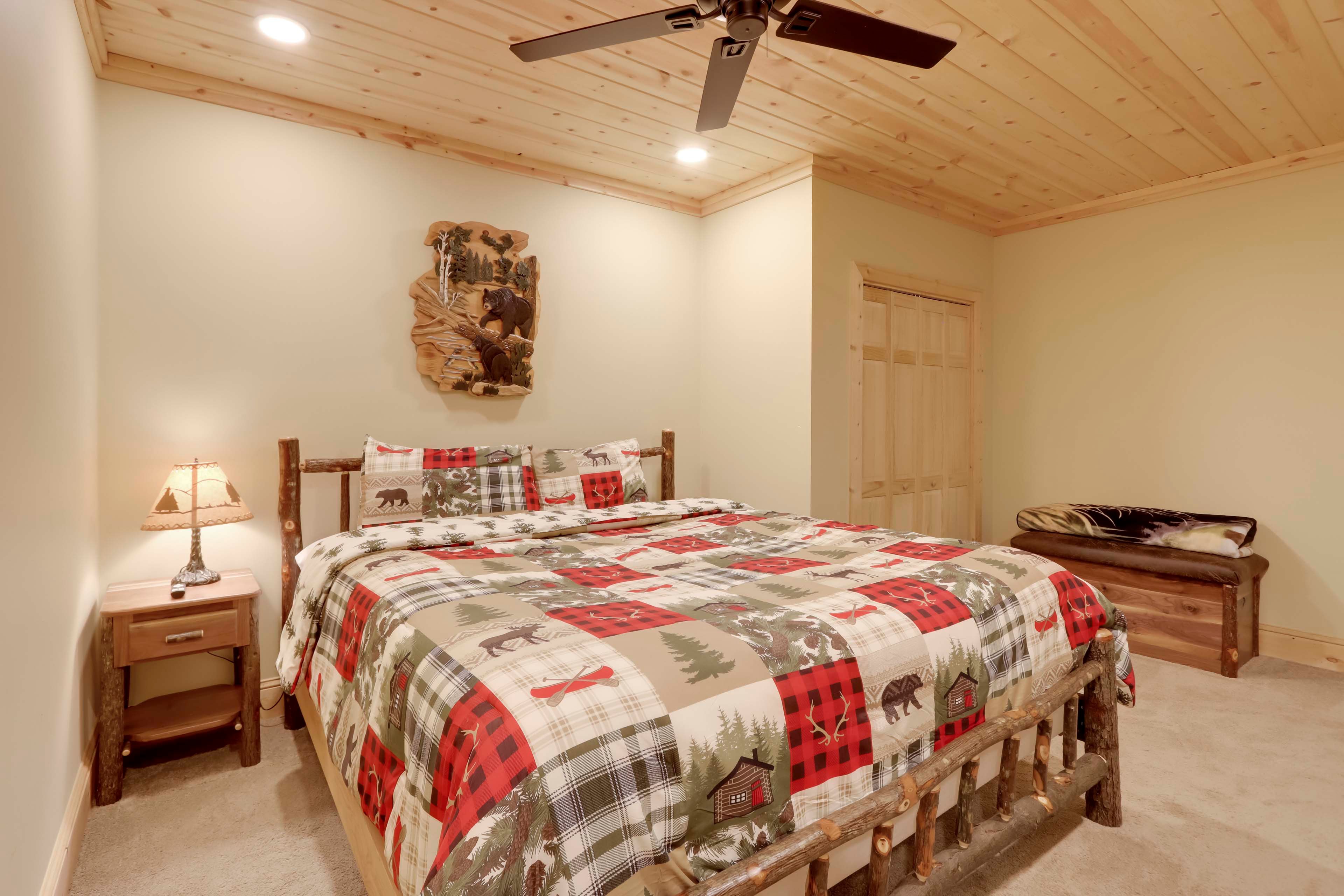 Bonus Room | King Bed | Lower Level | Main Cabin