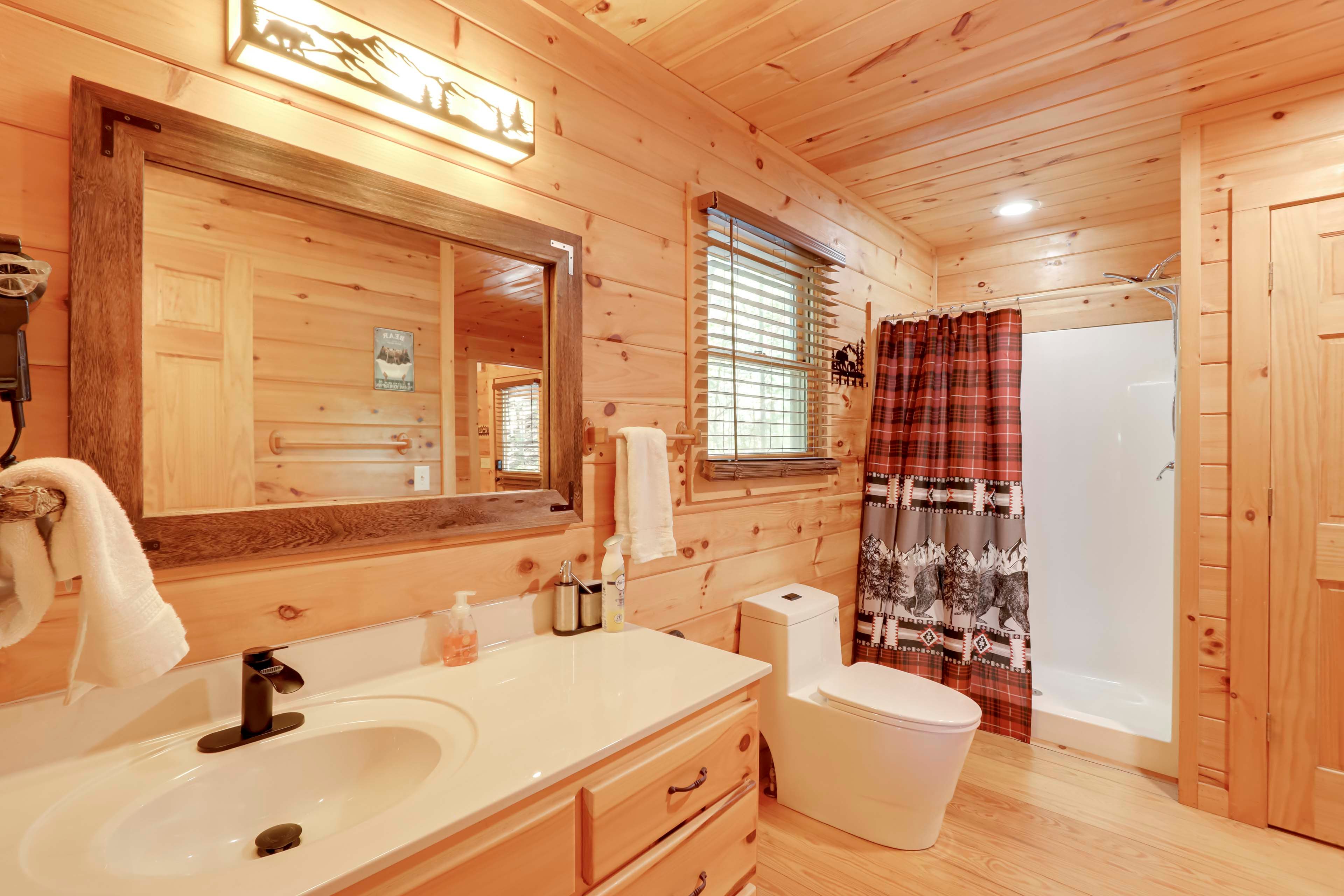 Full Bathroom | Laundry | Main Level | Main Cabin