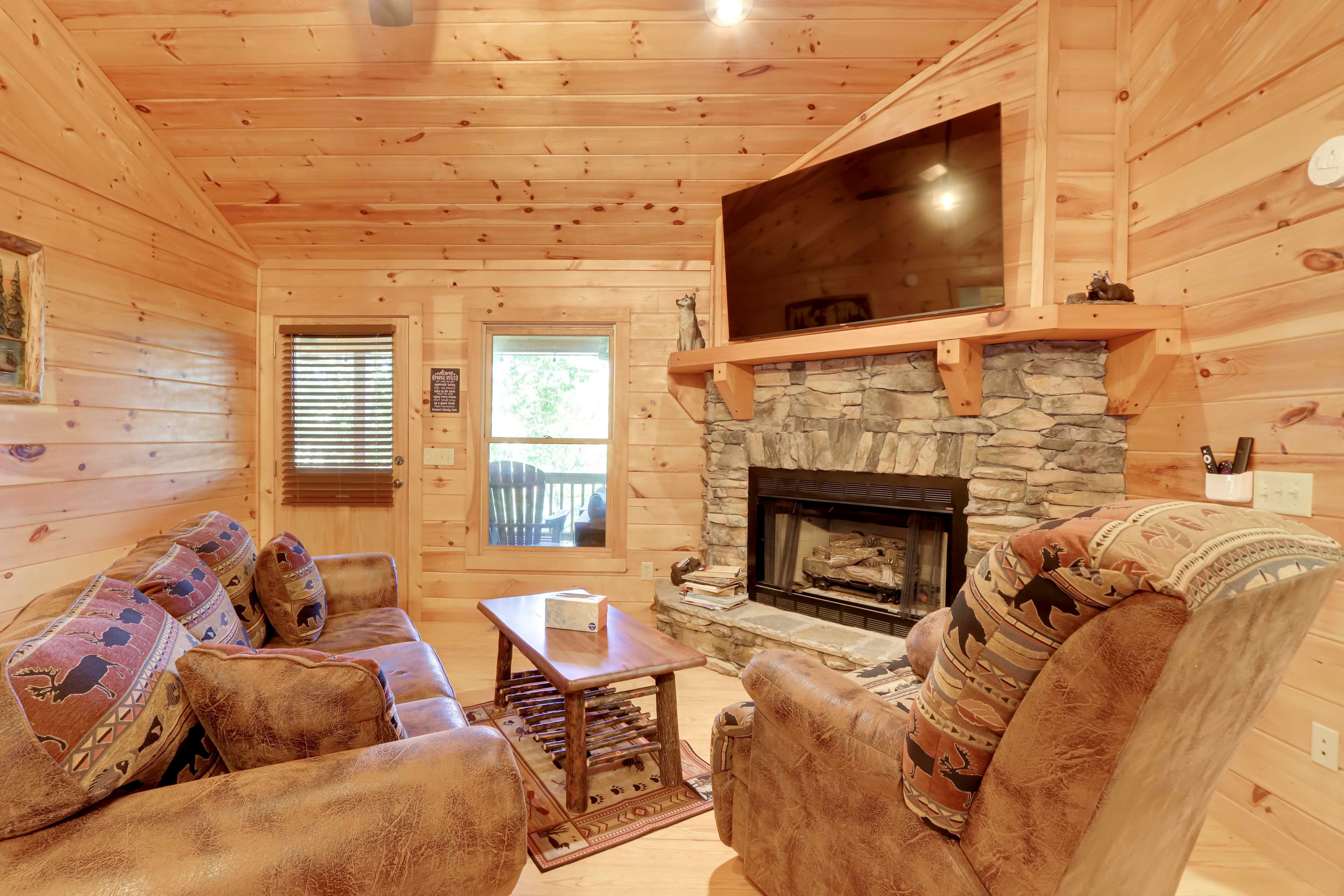 Living Area | Main Cabin | Main Level