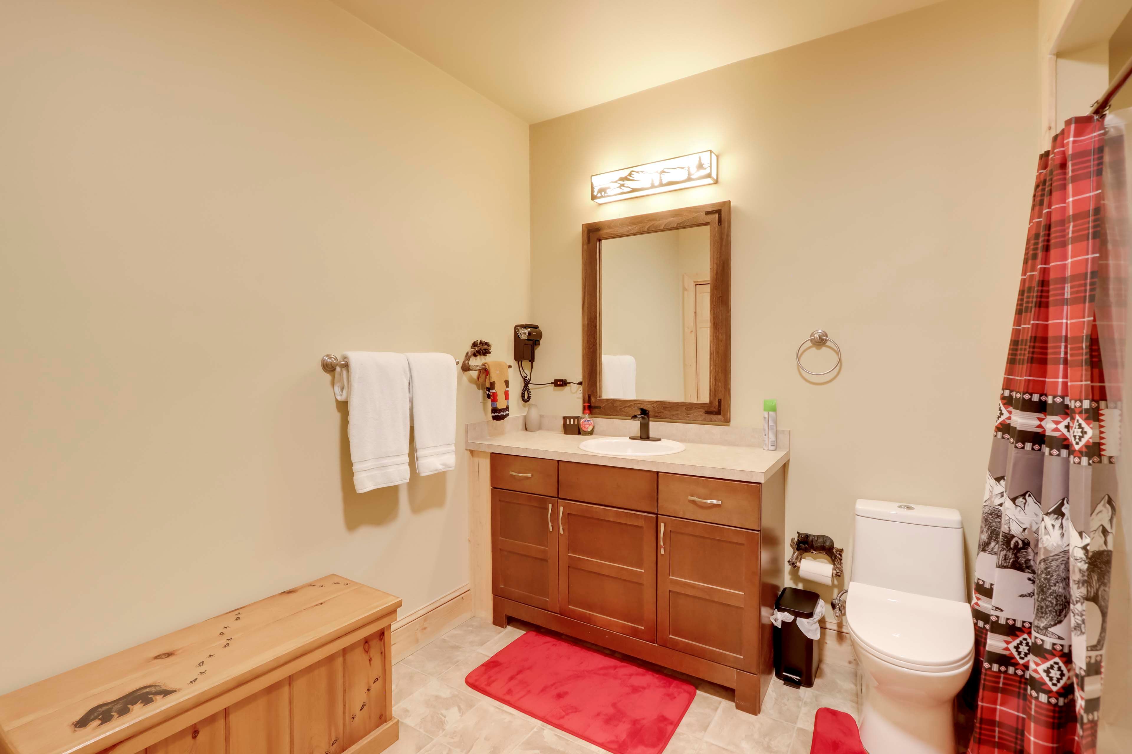 Full Bathroom | Lower Level | Main Cabin