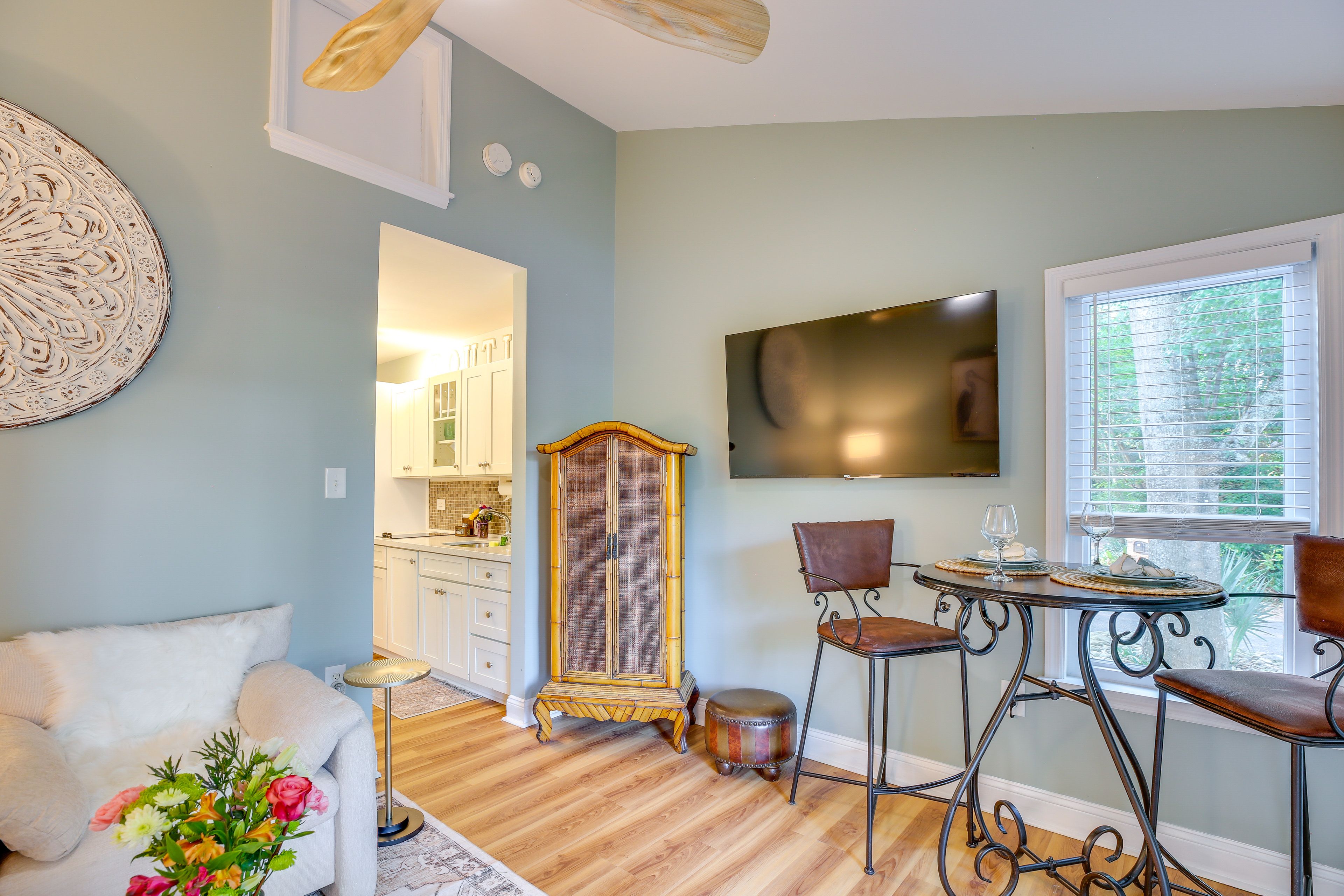 Living Room | Smart TV