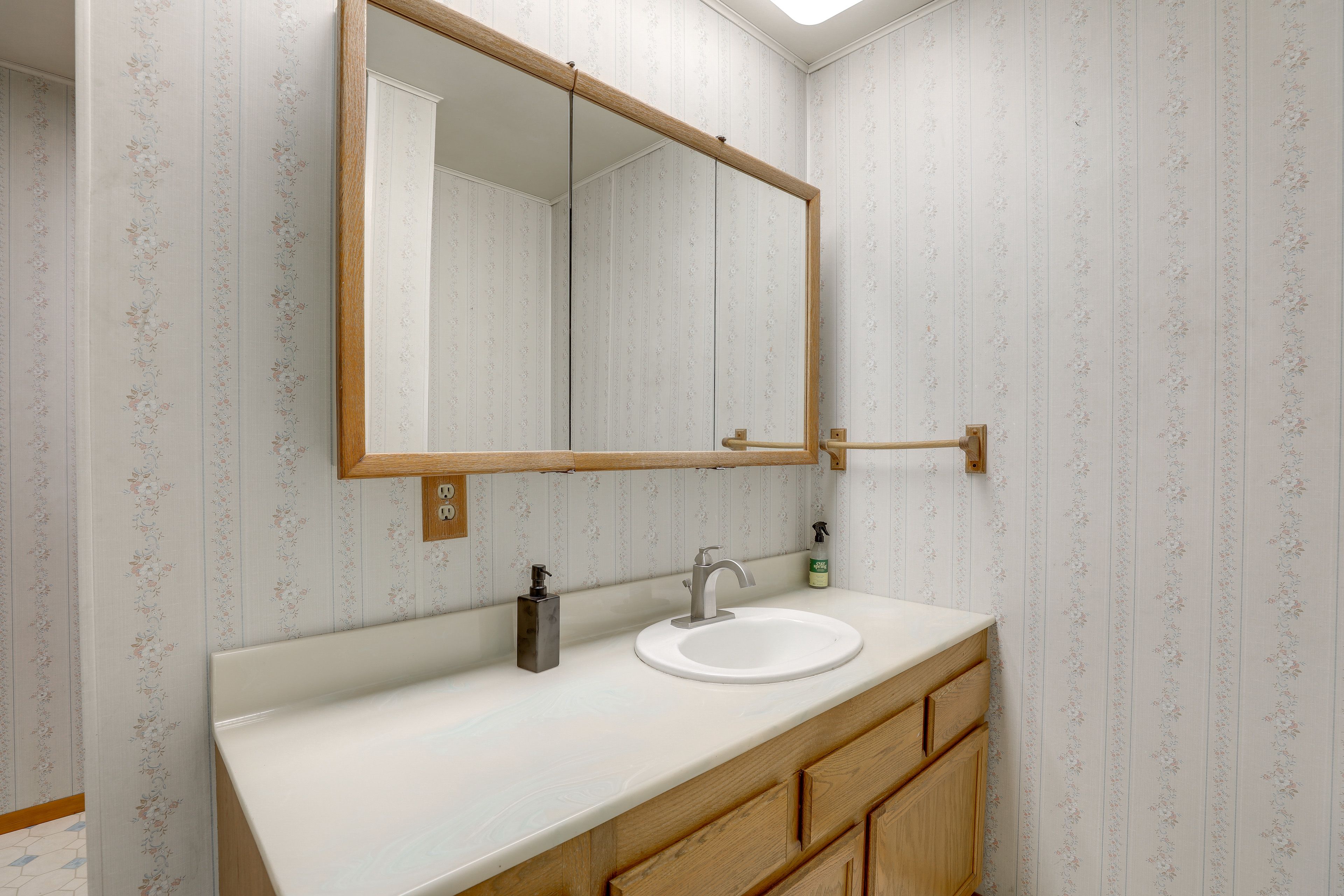 Full Bathroom | Upper Level