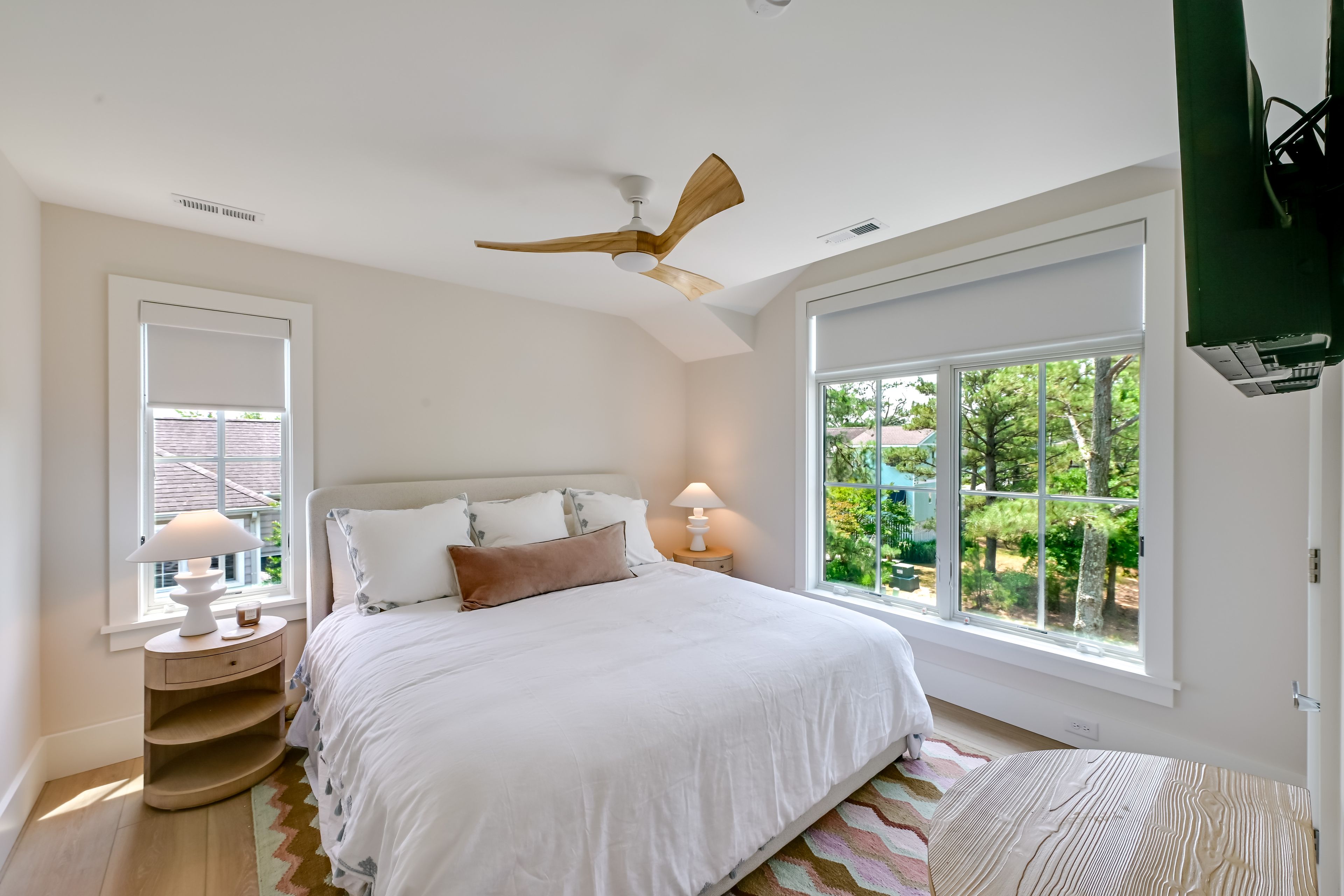 Bedroom 1 | King Bed | 1st Floor