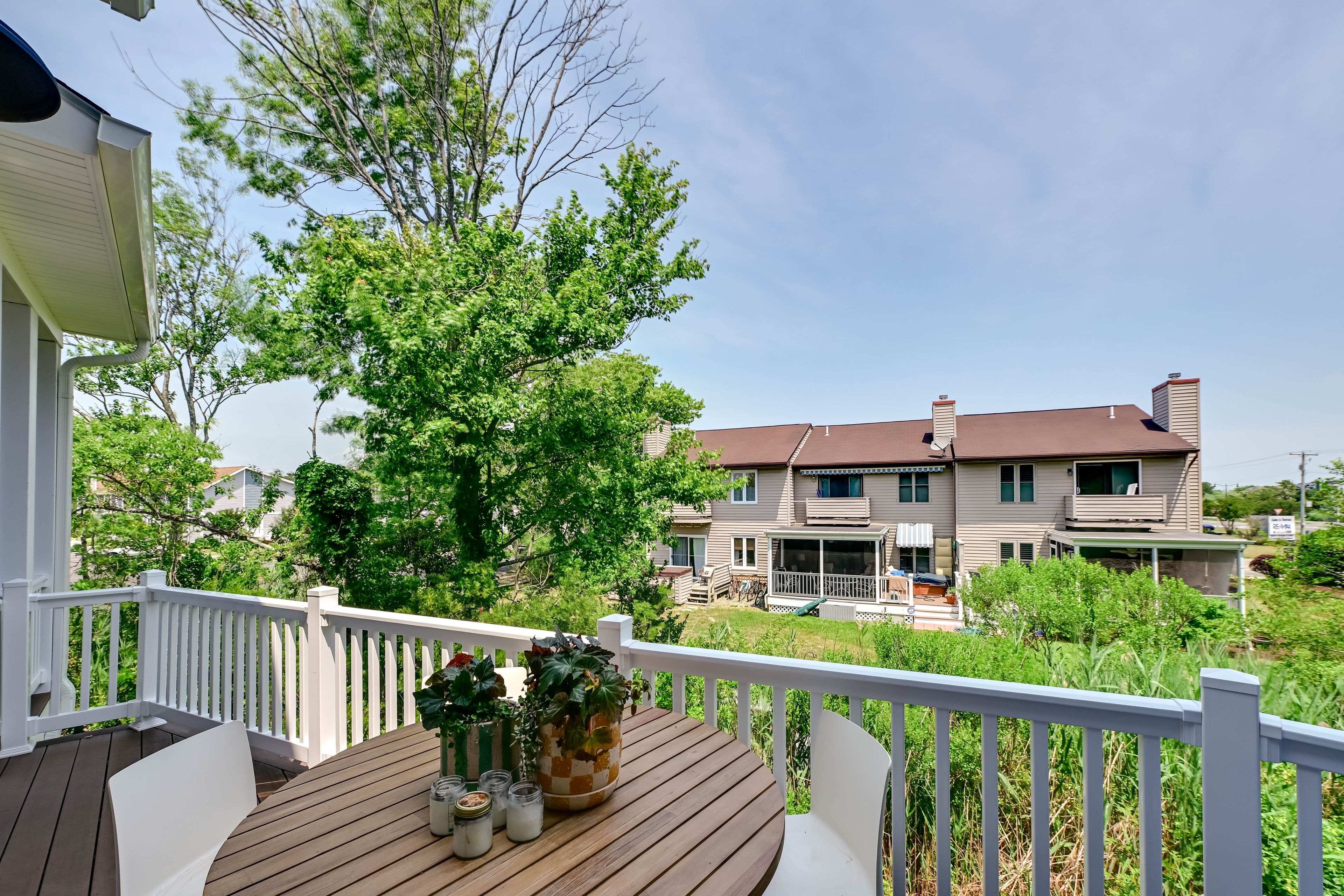 Deck | Dining Area | Gas Grill