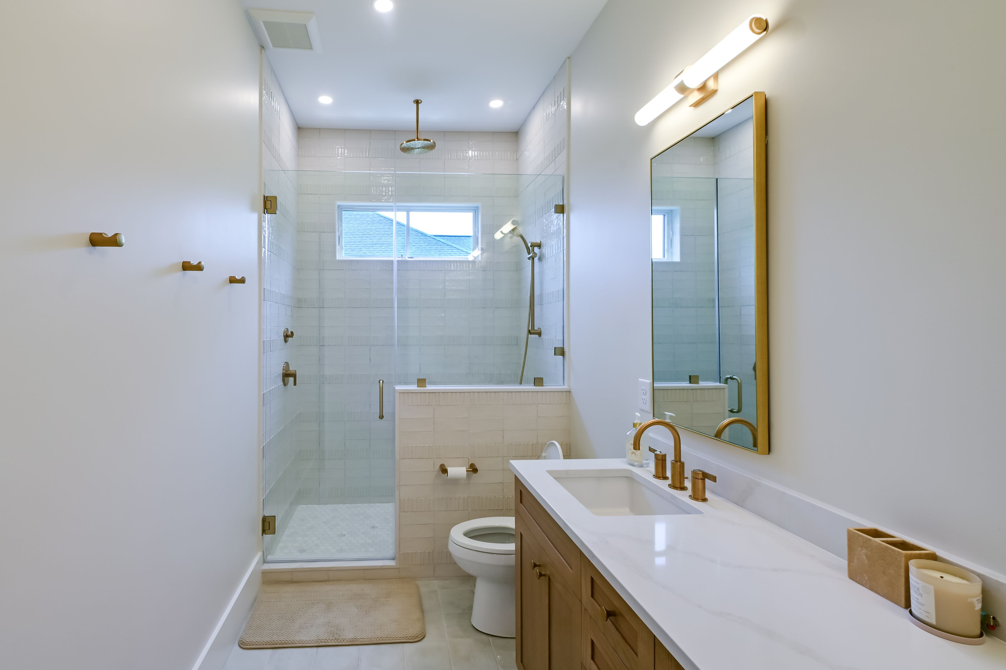 Full Bathroom | 1st Floor