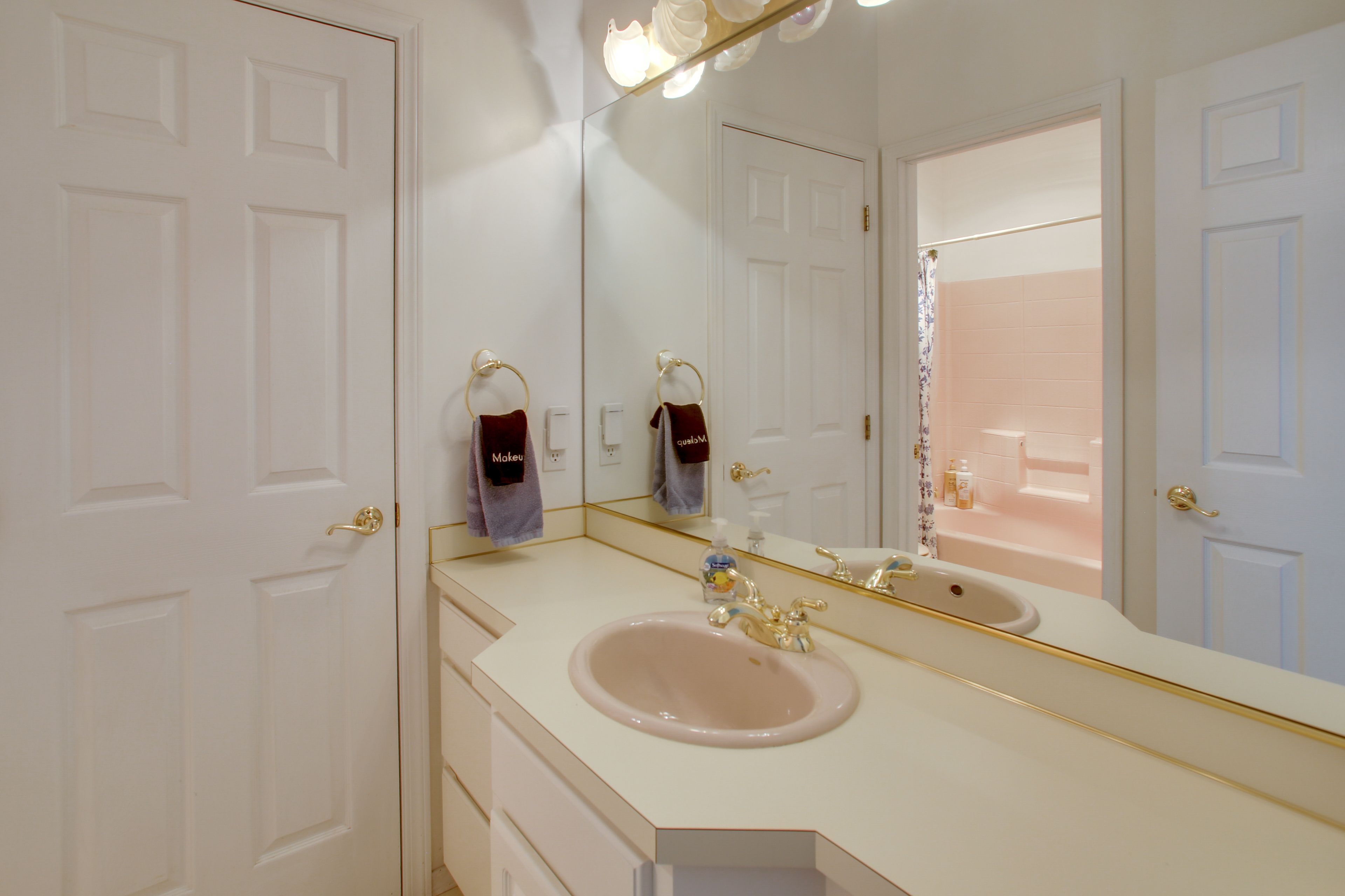 Bathroom | 1st Floor