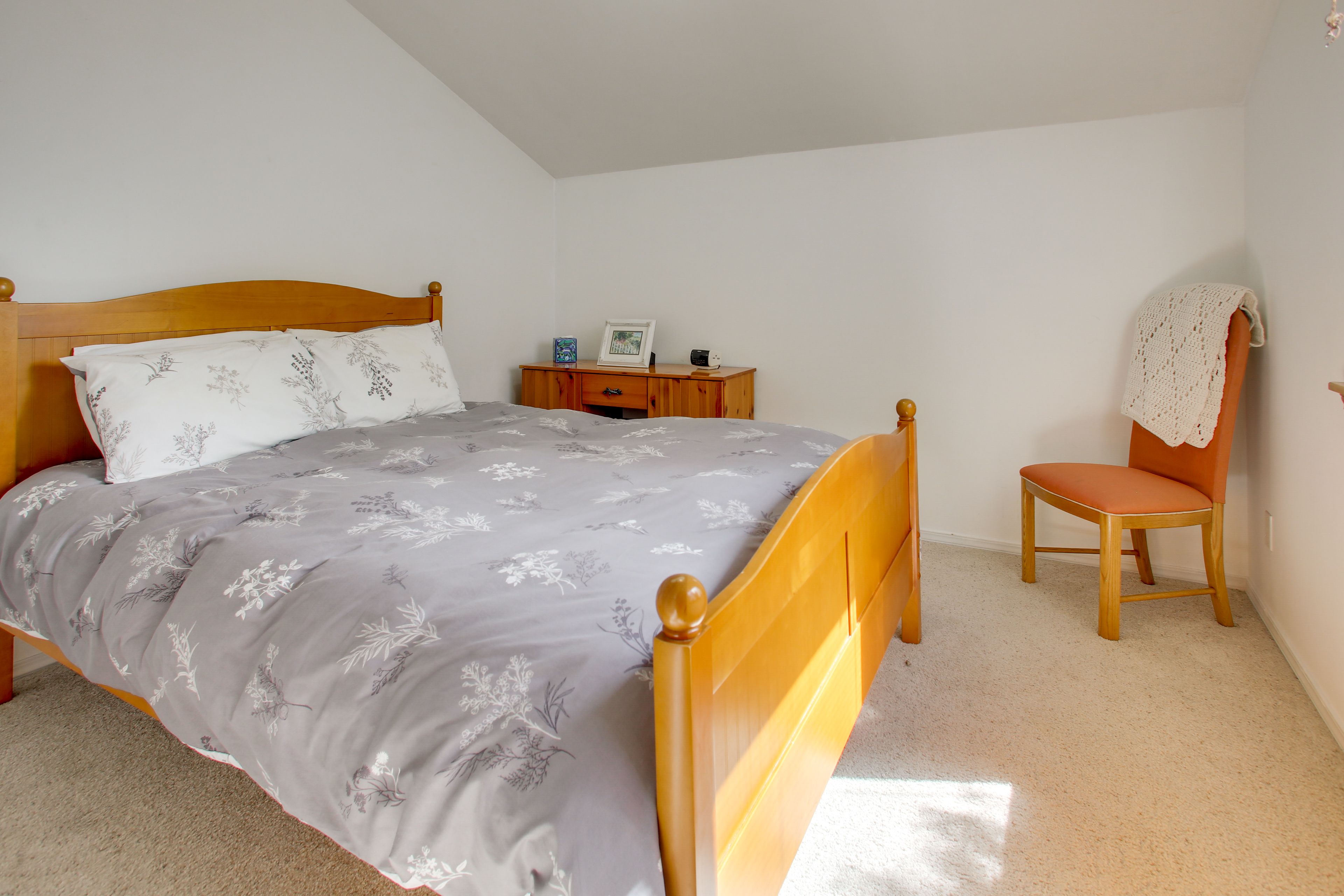 Bedroom 1 | Queen Bed | 1st Floor