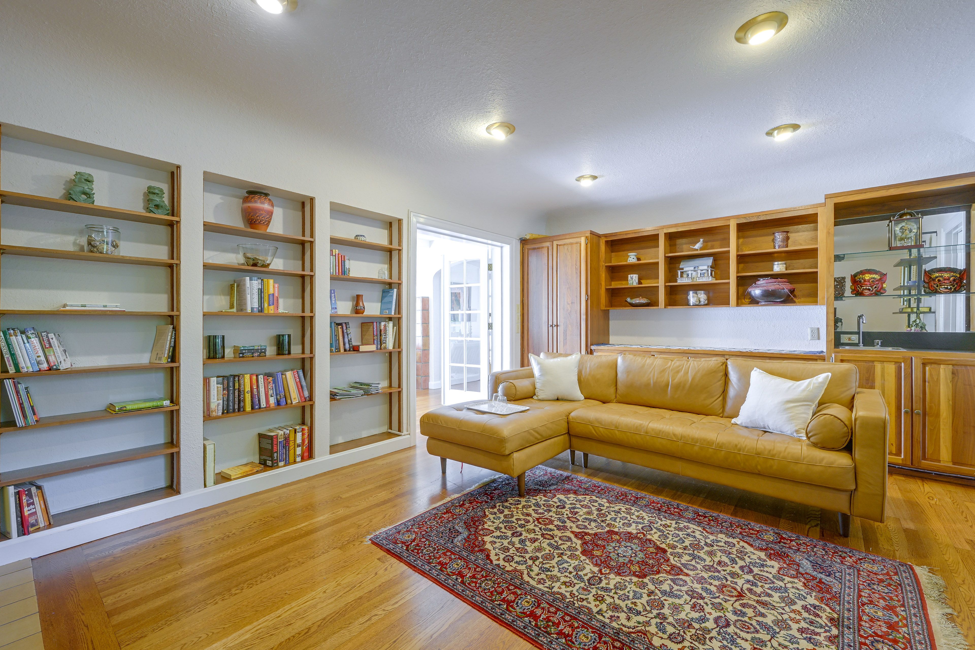 Additional Living Room | 1st Floor