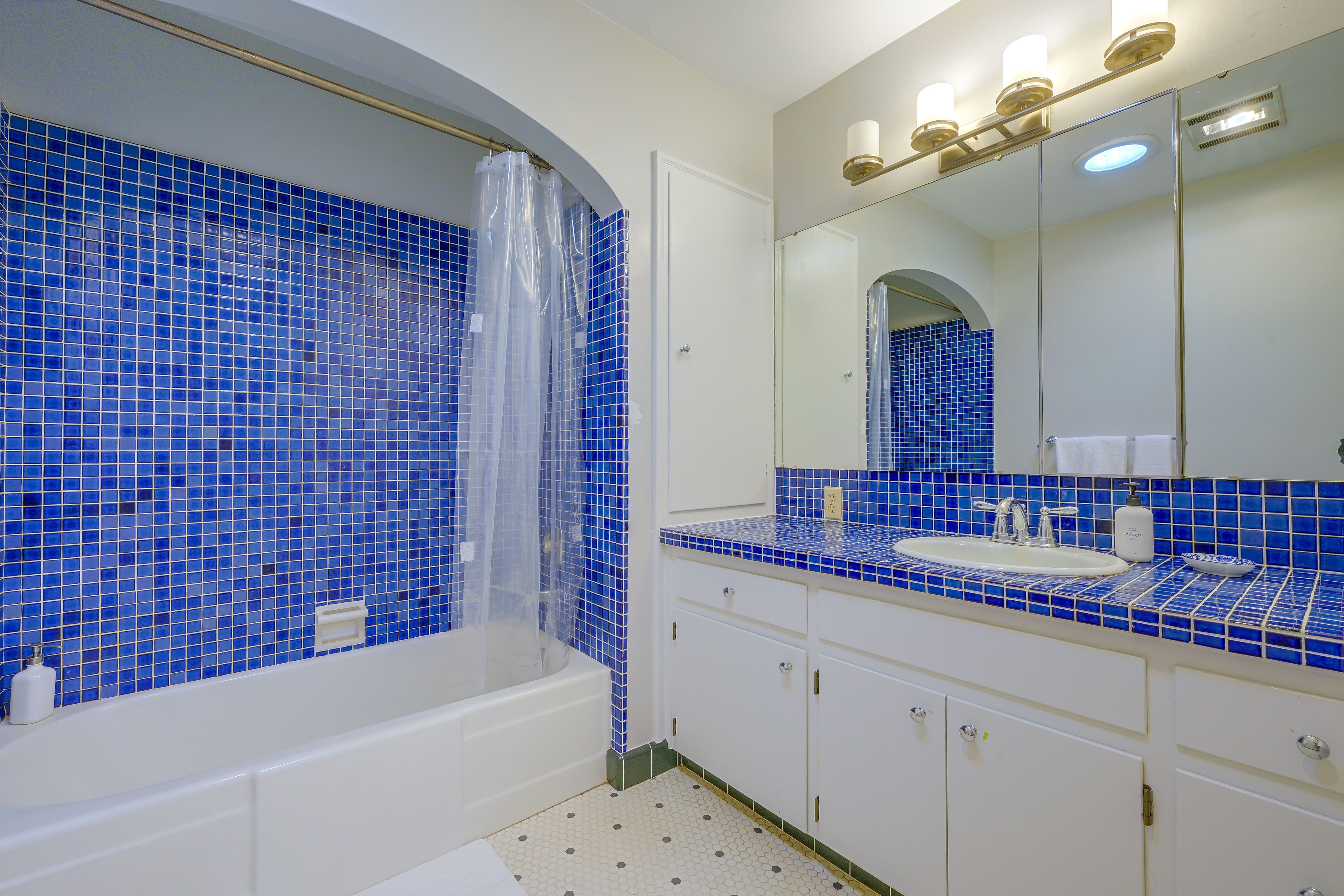 Bathroom | 2nd Floor
