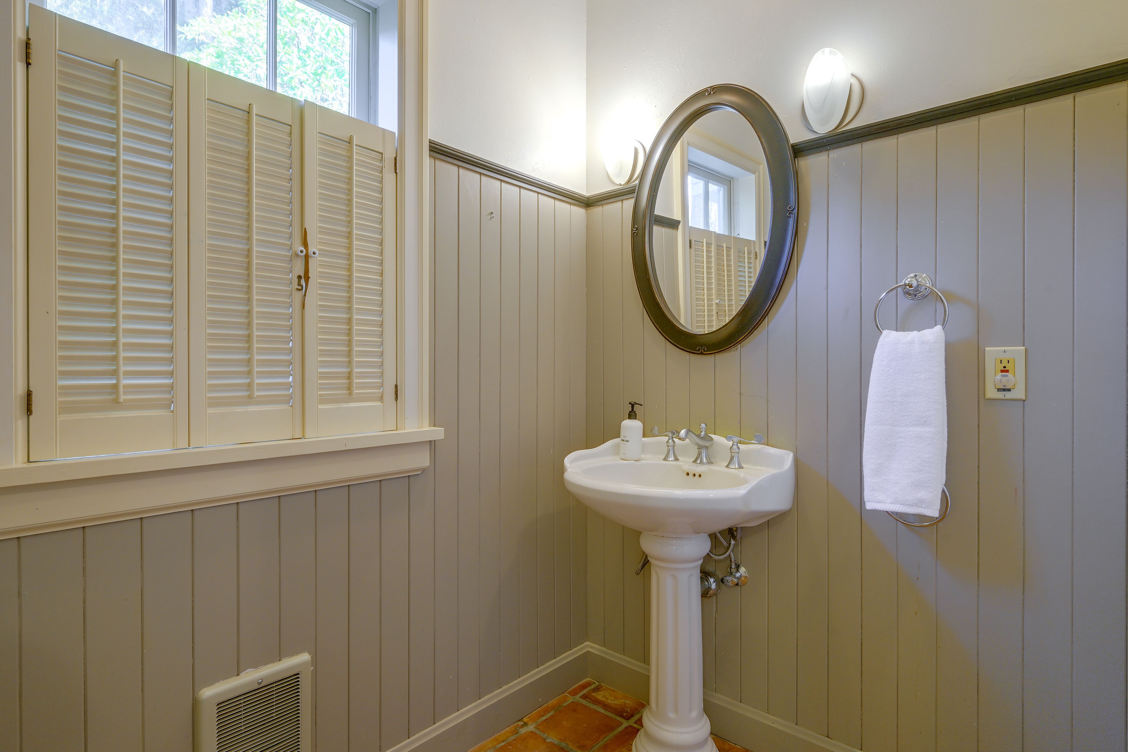 Bathroom | 1st Floor