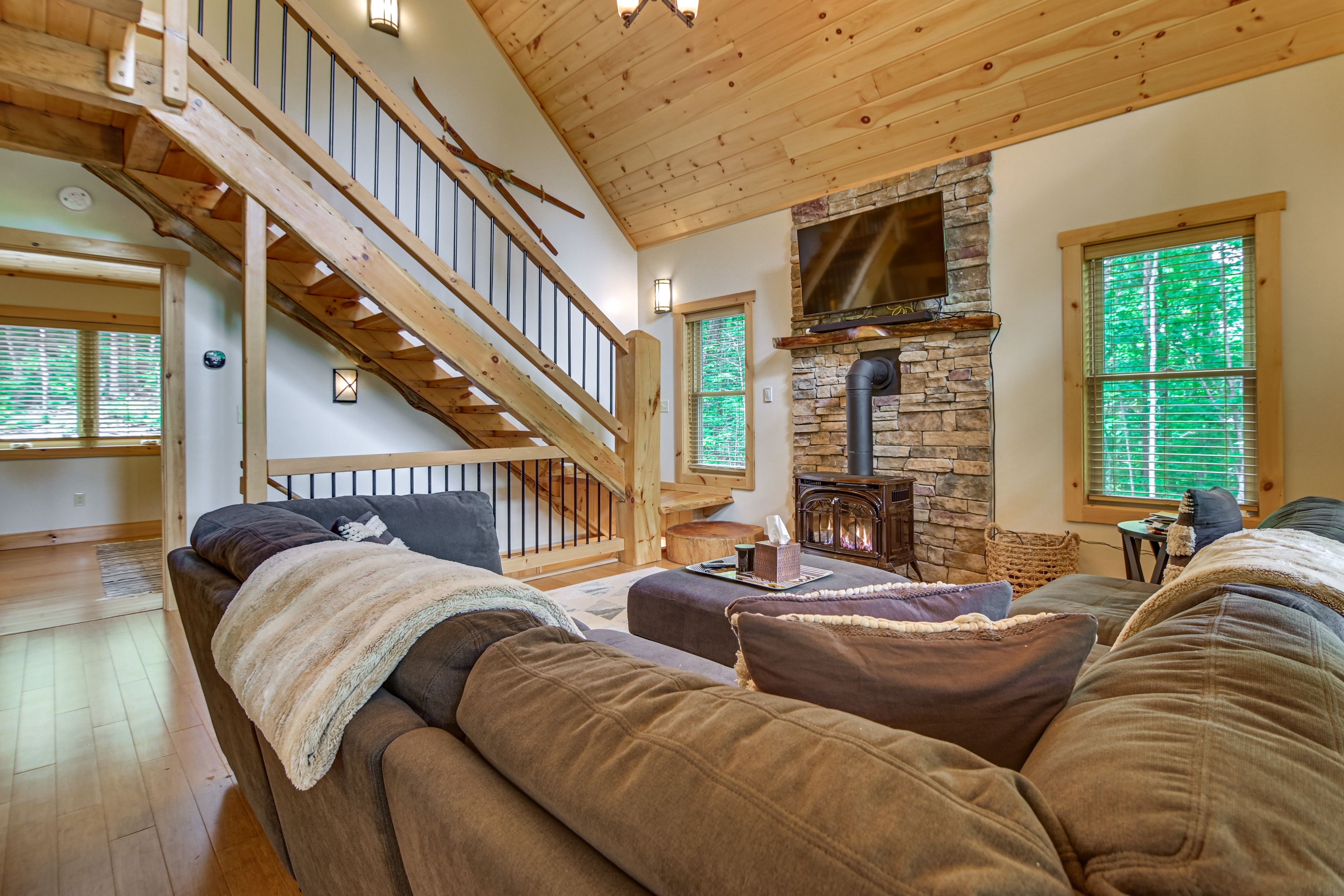 Bartlett Vacation Rental | 3BR | 3.5BA | 2,400 Sq Ft