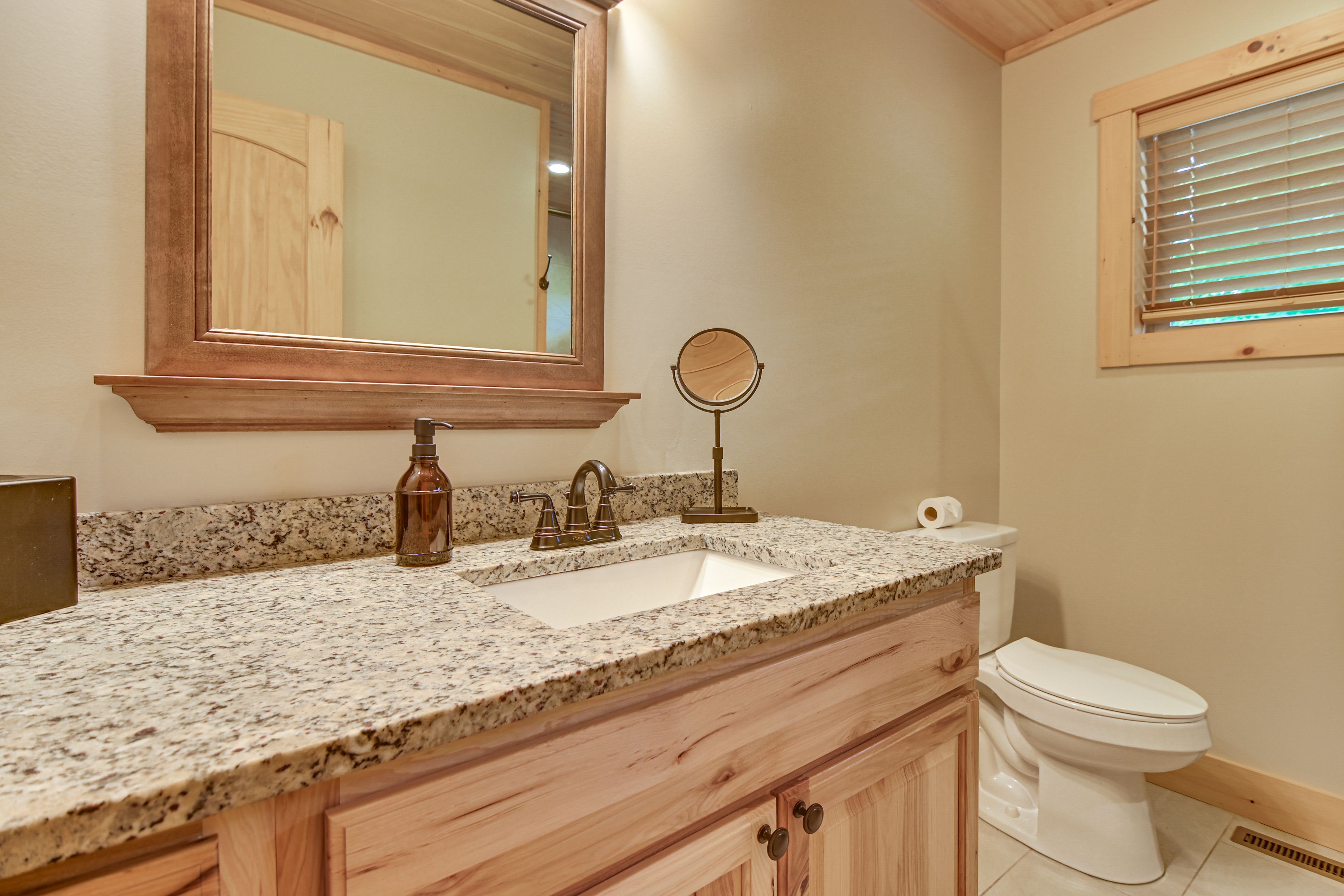 Full Bathroom | Main Level