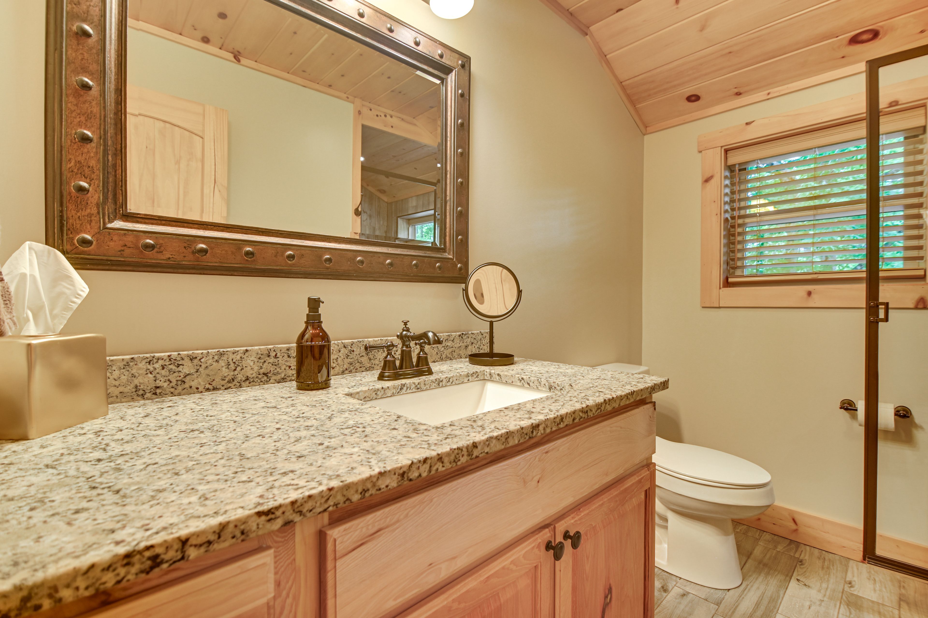 Full Bathroom | Upper Level