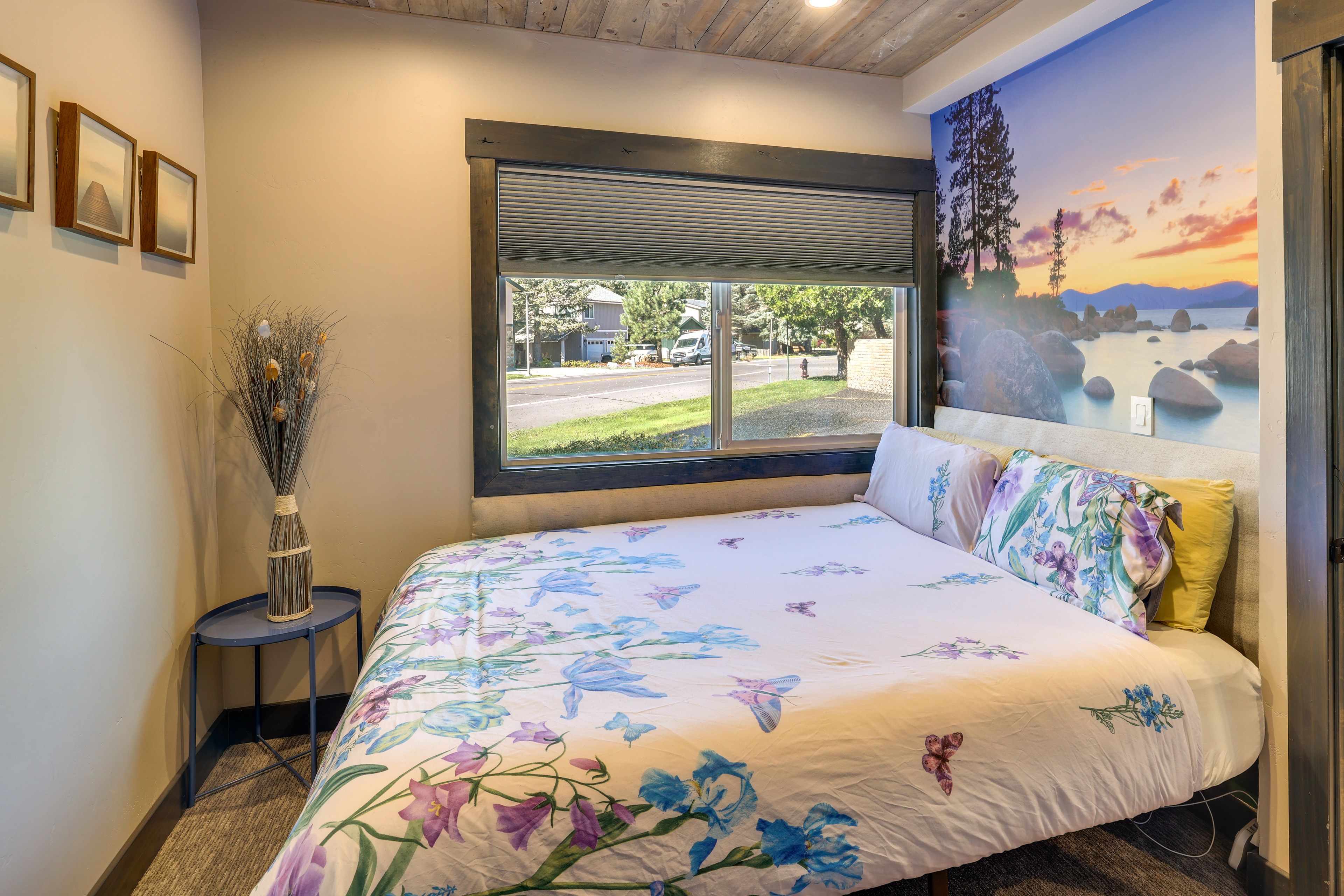 Bedroom 1 | Queen Bed | 1st Floor
