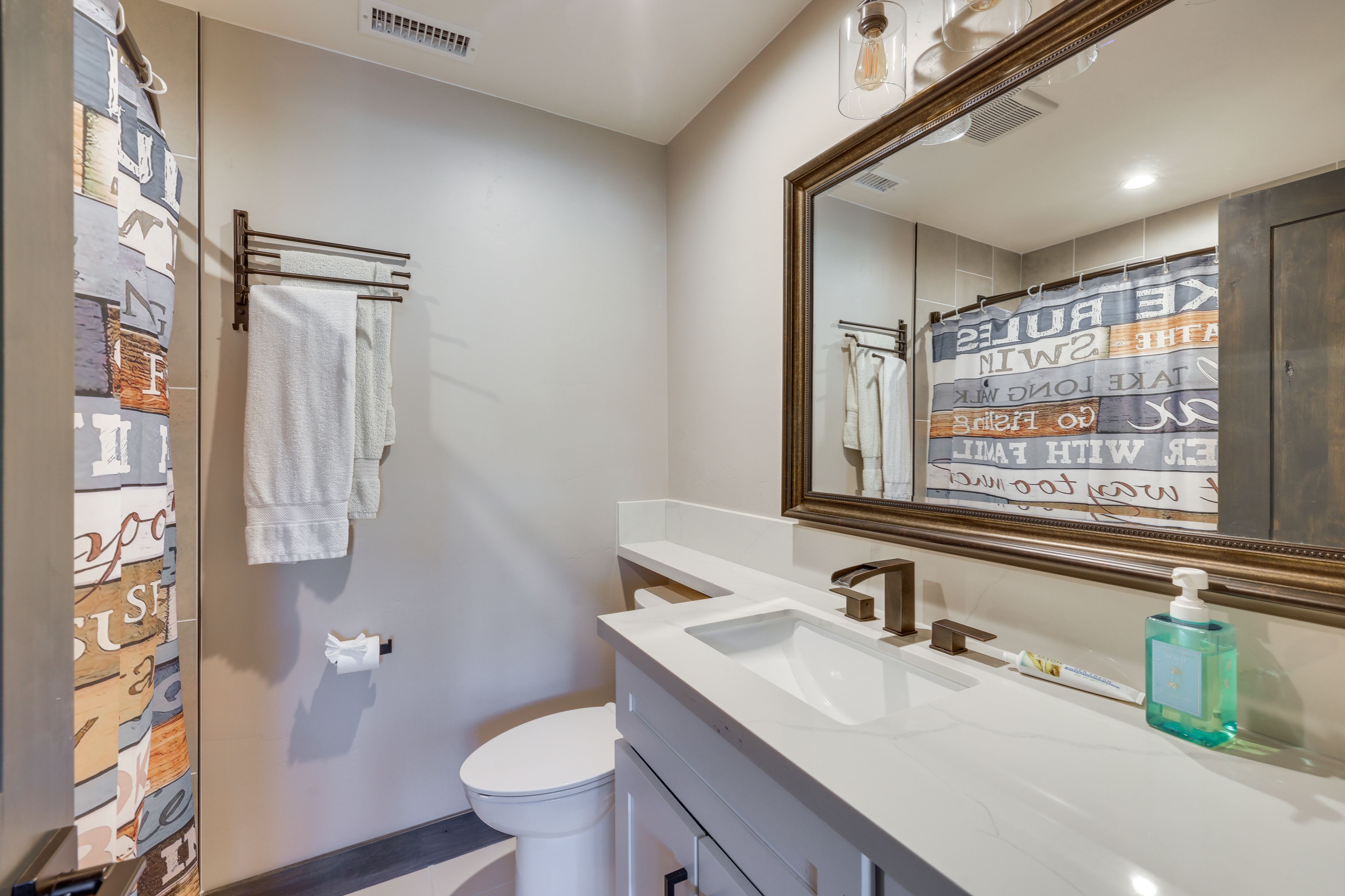 Bathroom | 2nd Floor