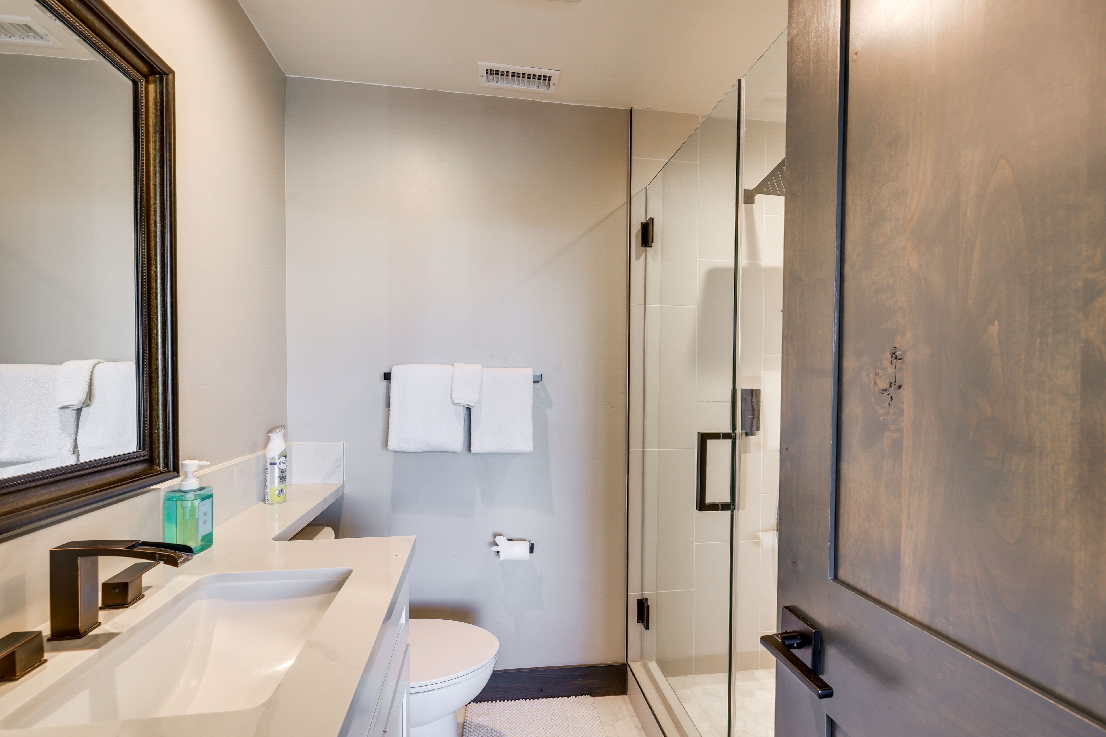 Bathroom | 2nd Floor