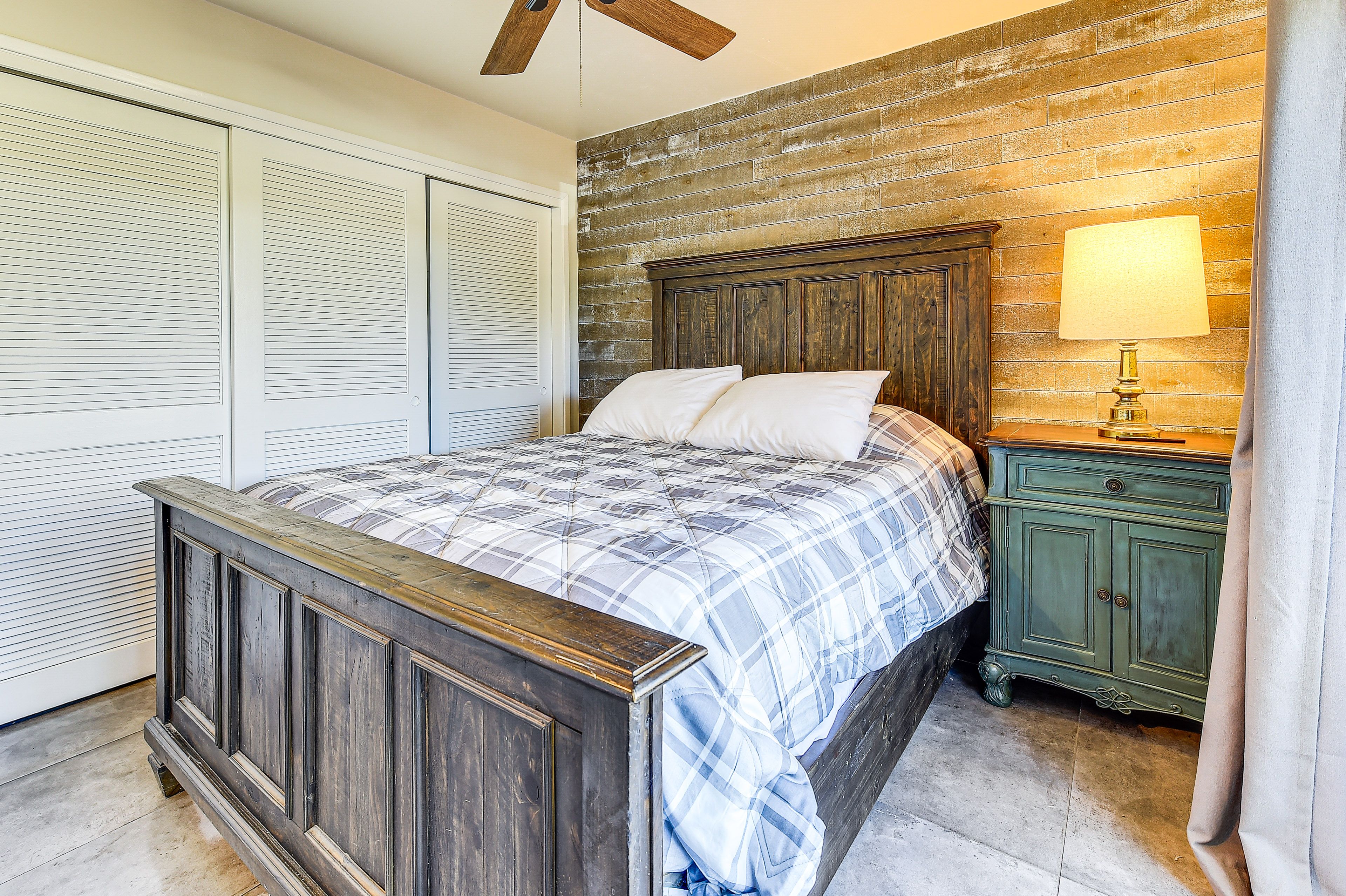 Bedroom 2 | Queen Bed