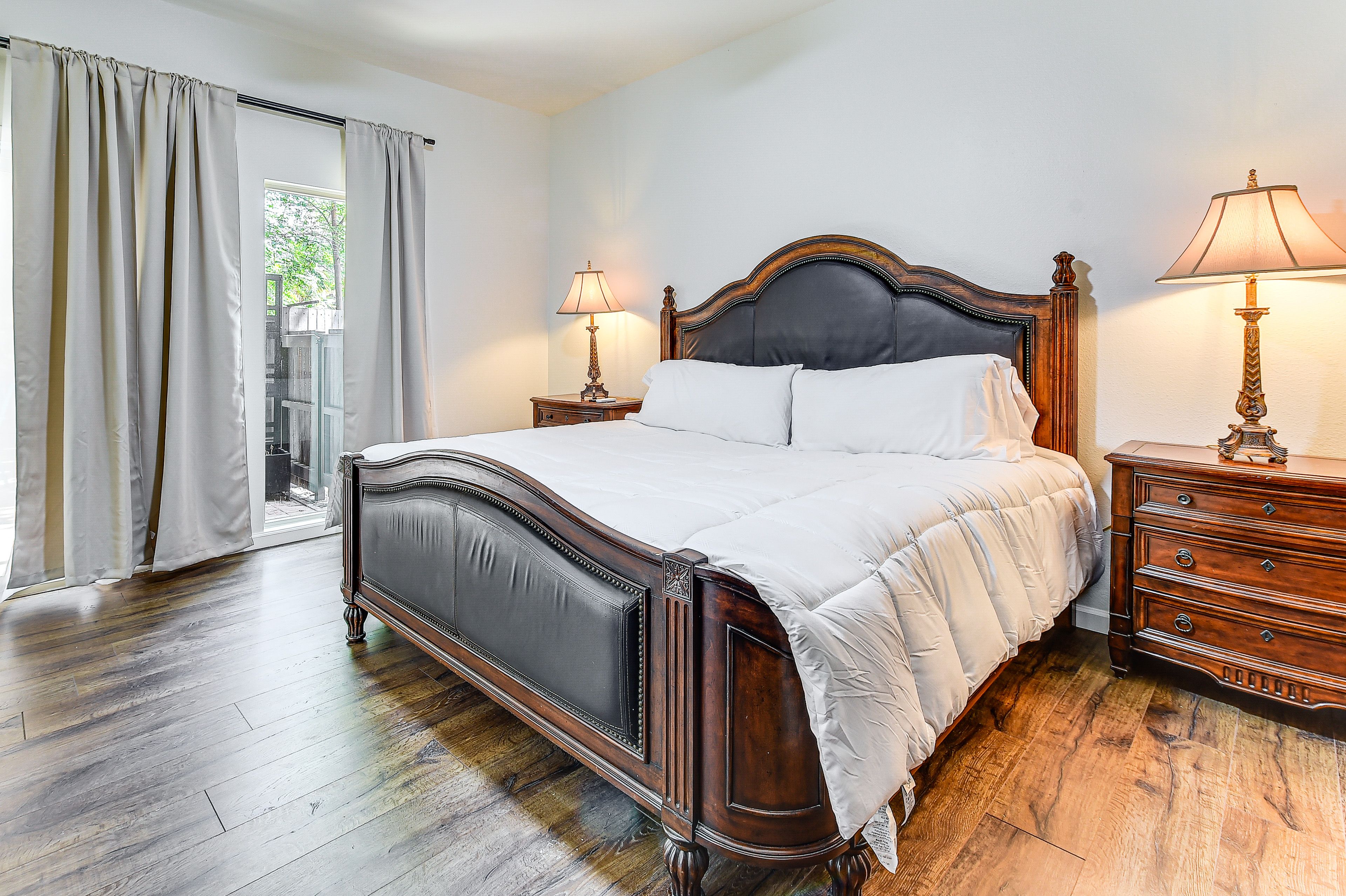 Bedroom 1 | King Bed