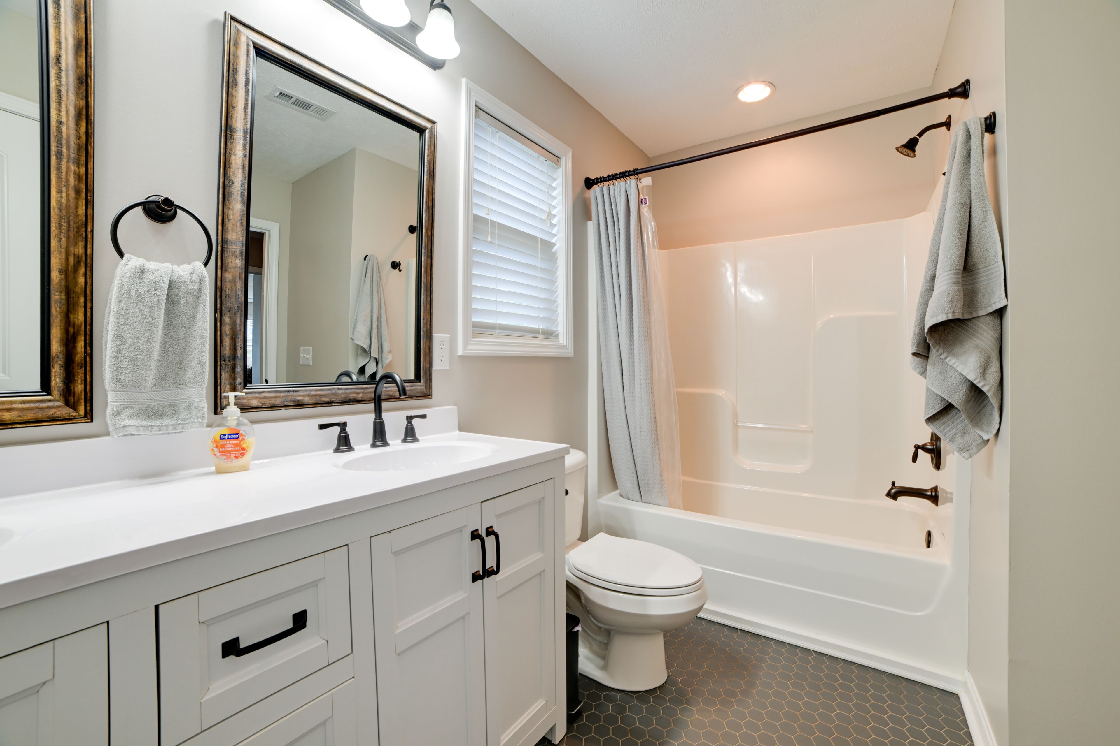 Full Bathroom | 2nd Floor
