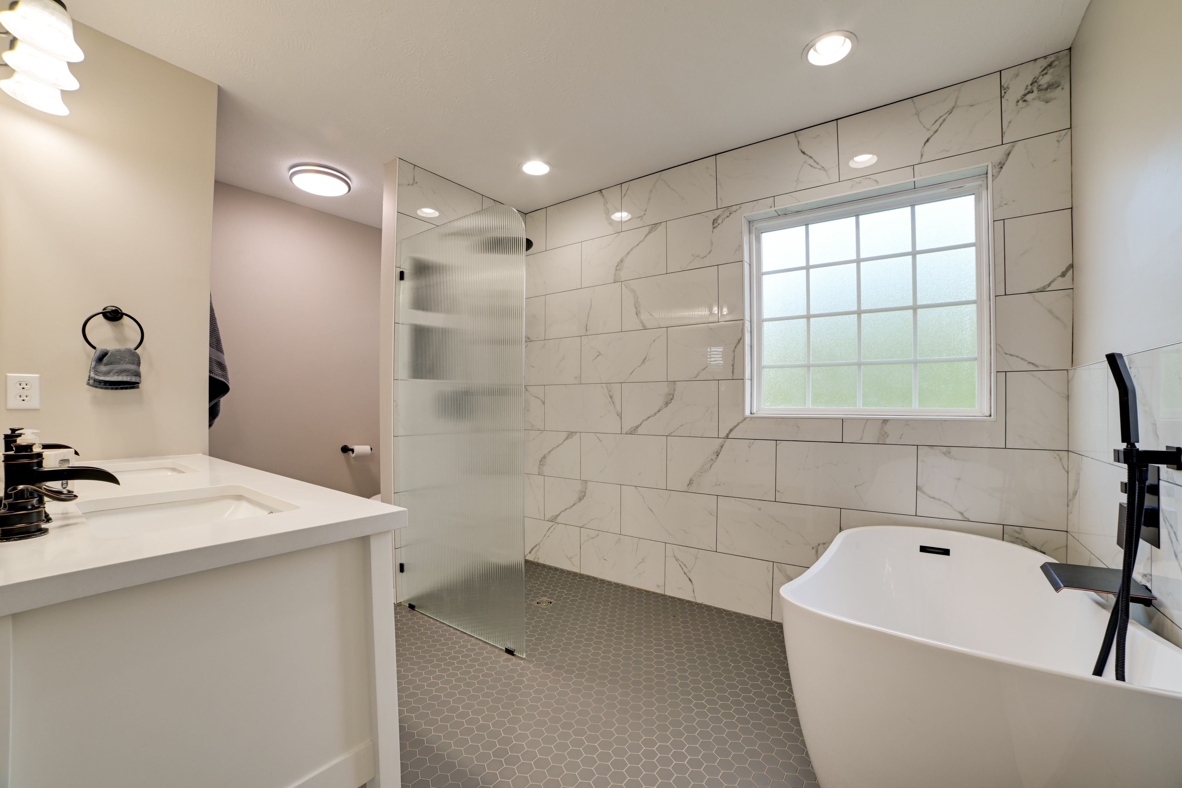 Full Bathroom | 2nd Floor