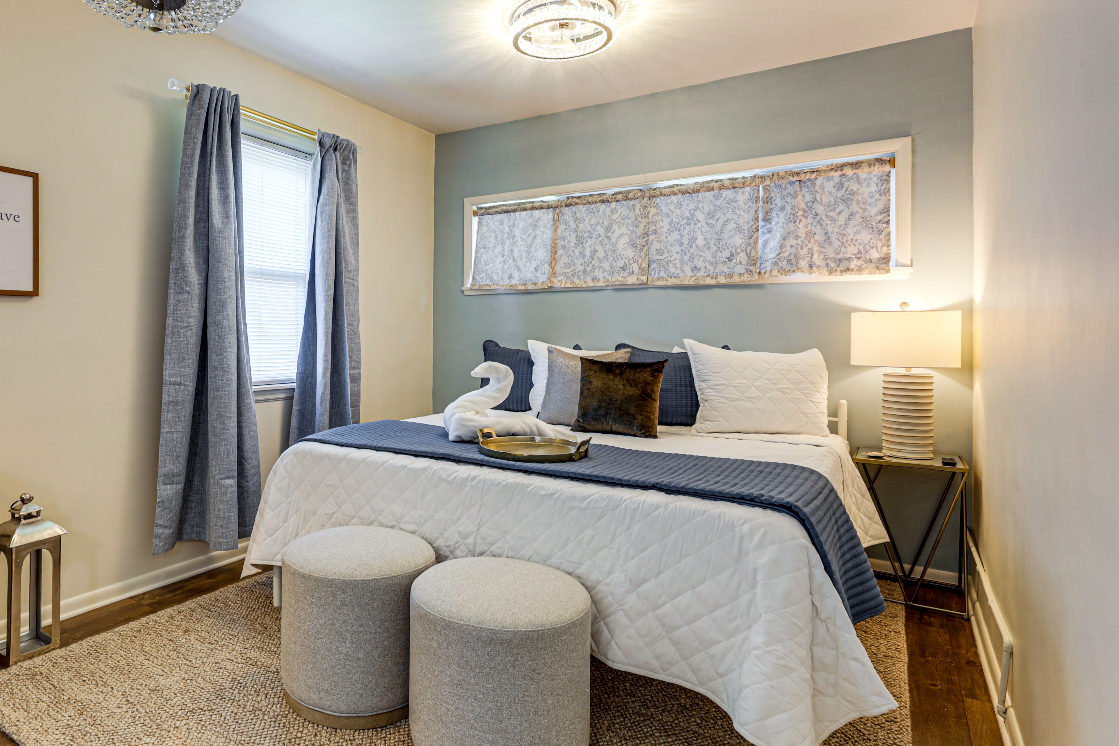 Bedroom 1 | King Bed