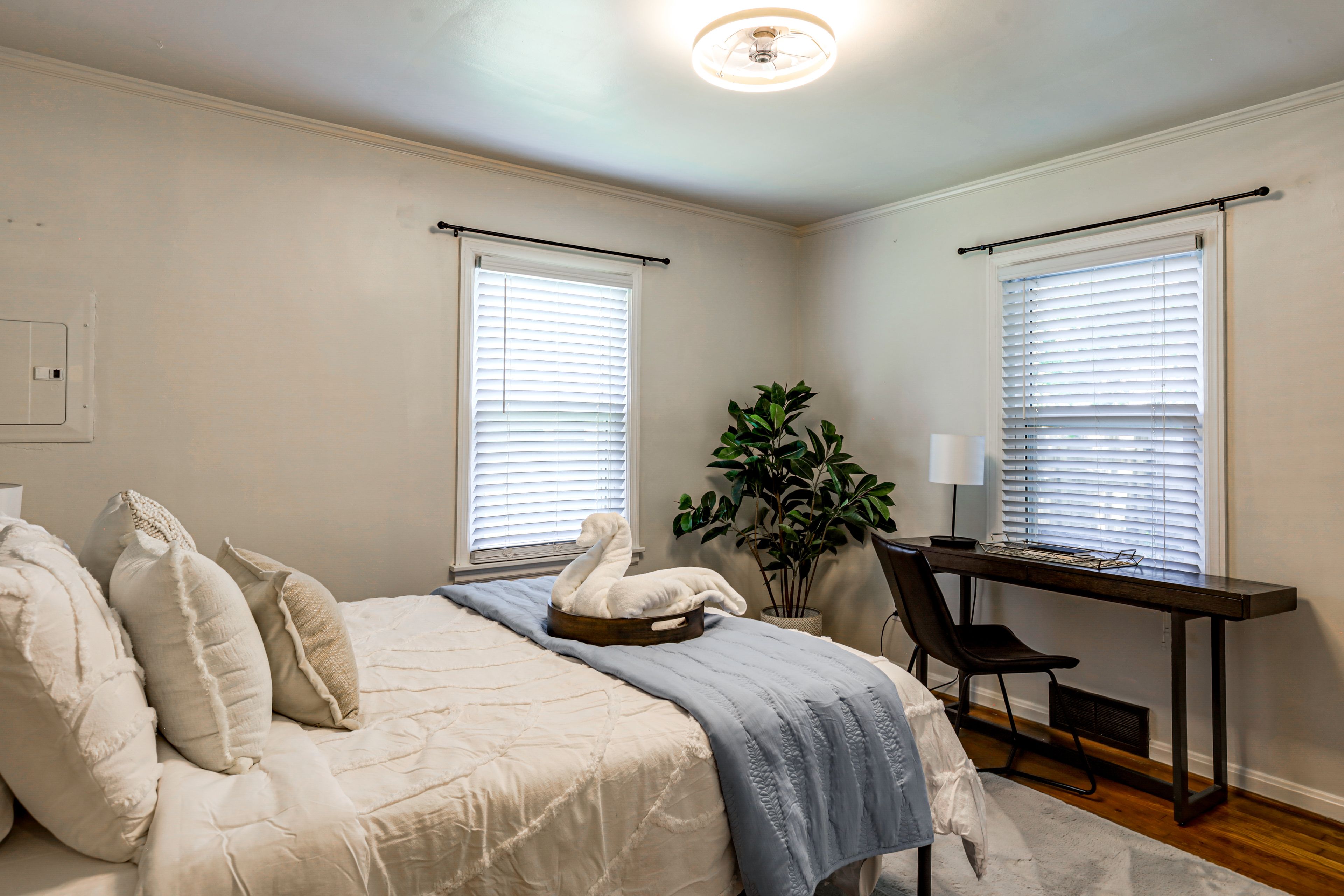 Bedroom 2 | Queen Bed